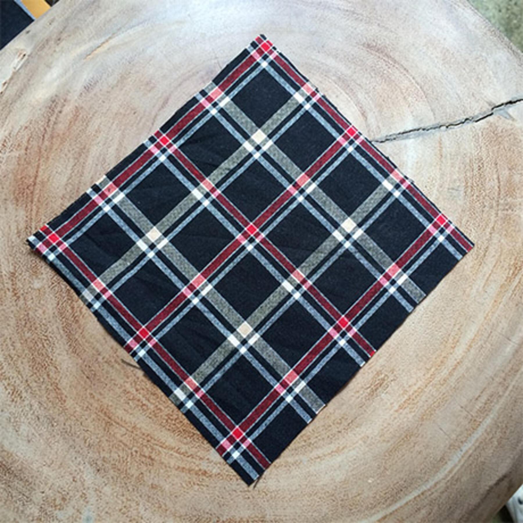 gustin #84 black plaid