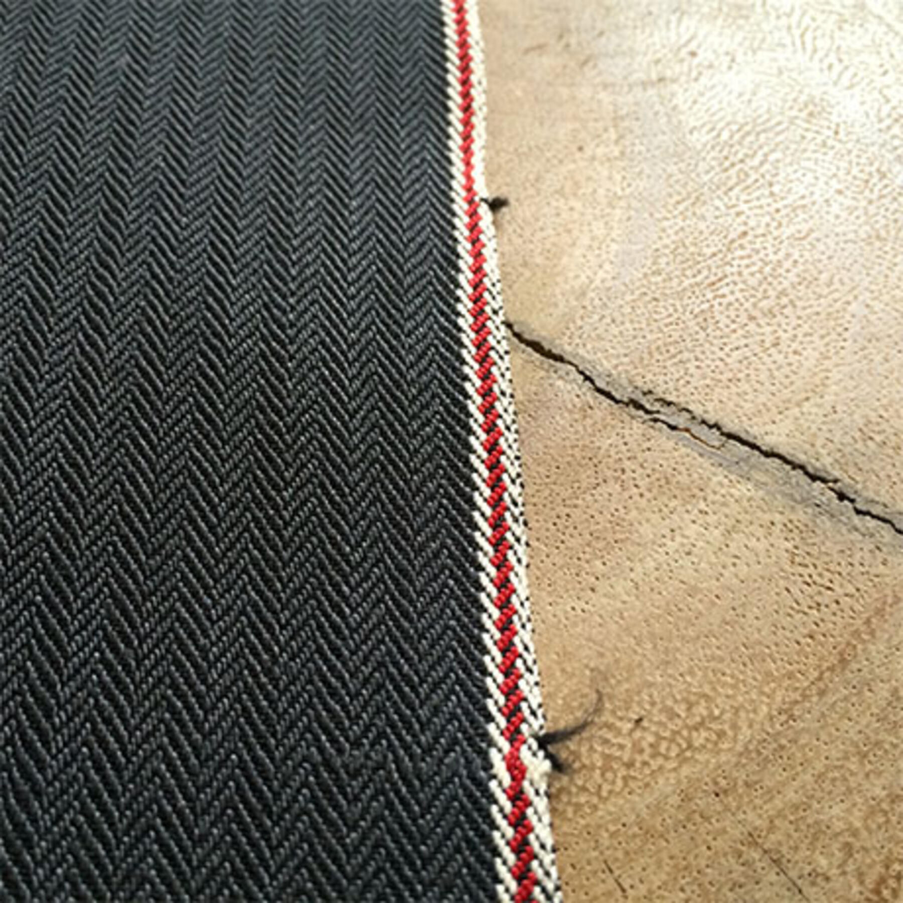 gustin #148 greyxblack herringbone