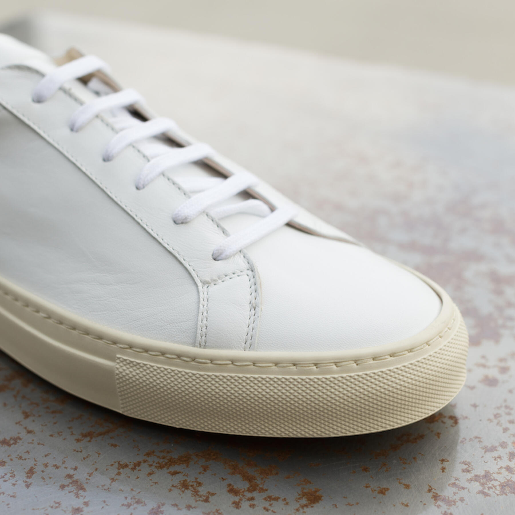gustin white-blue low top