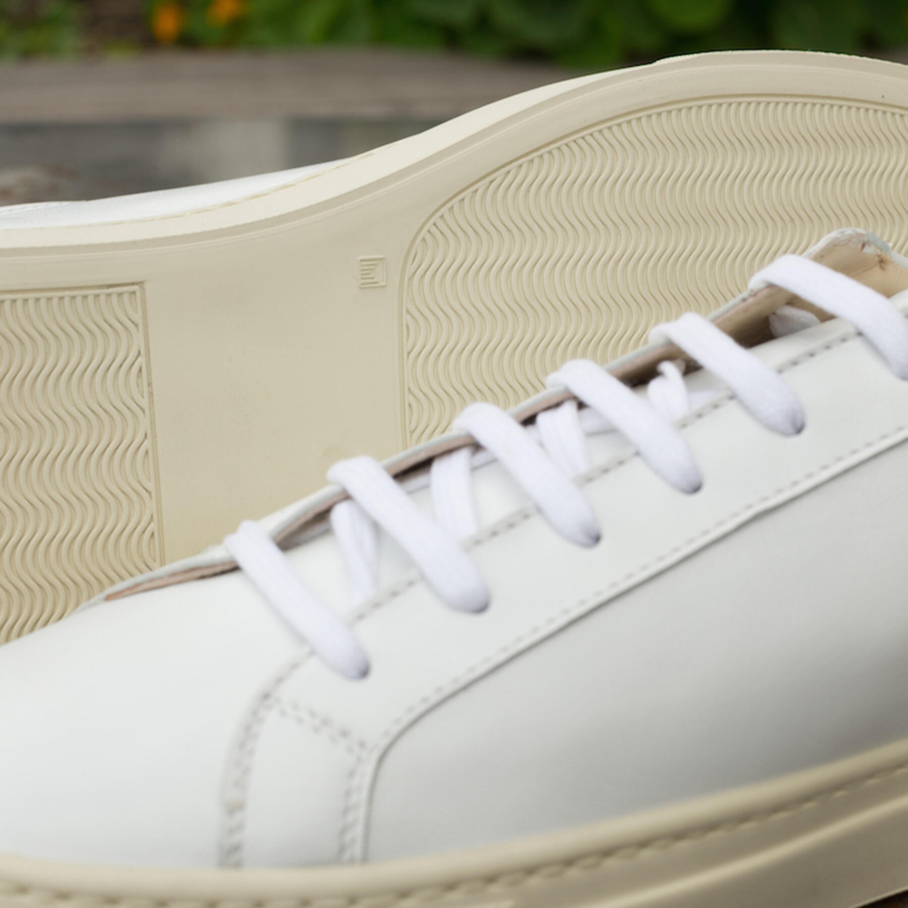 gustin white-blue low top