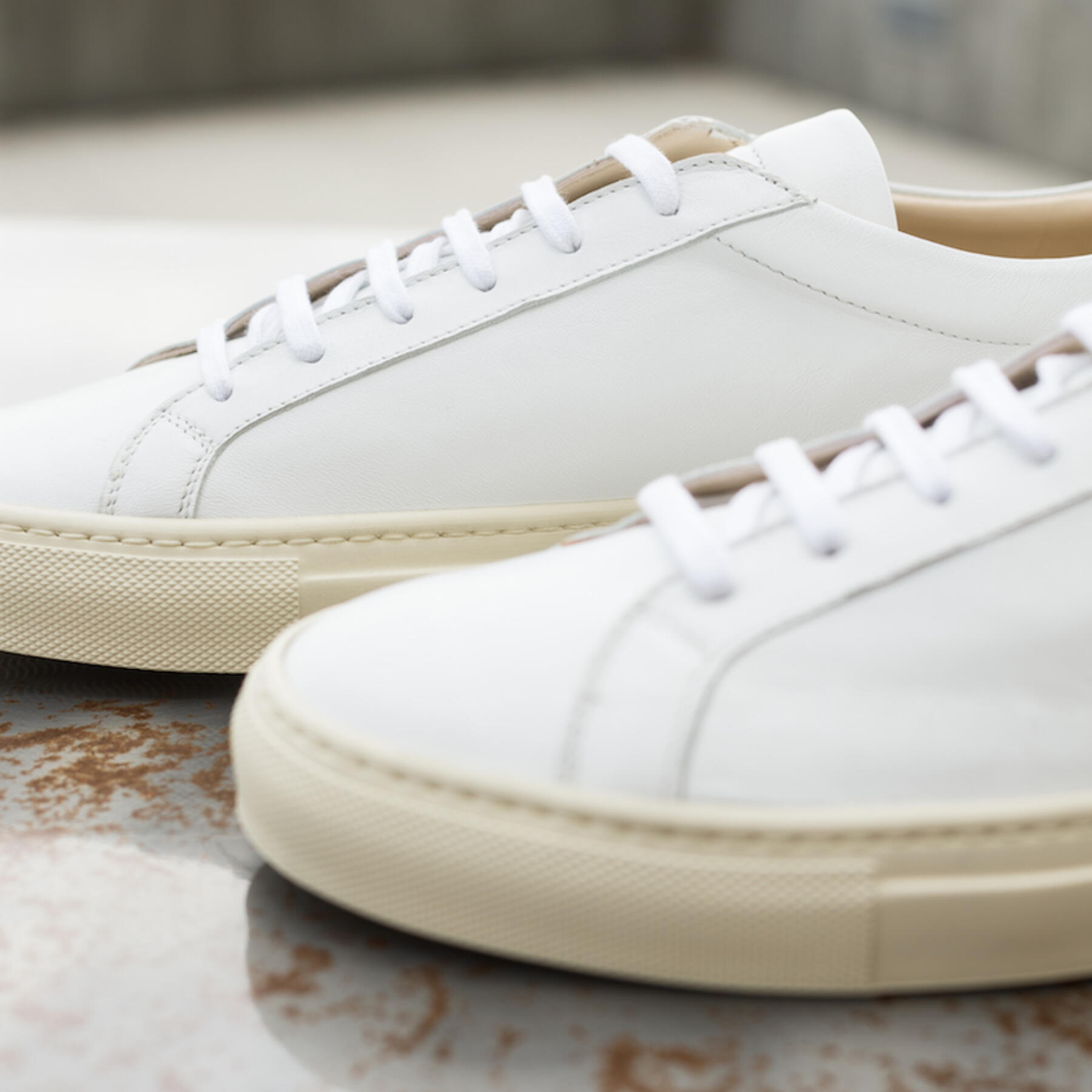 gustin white-blue low top