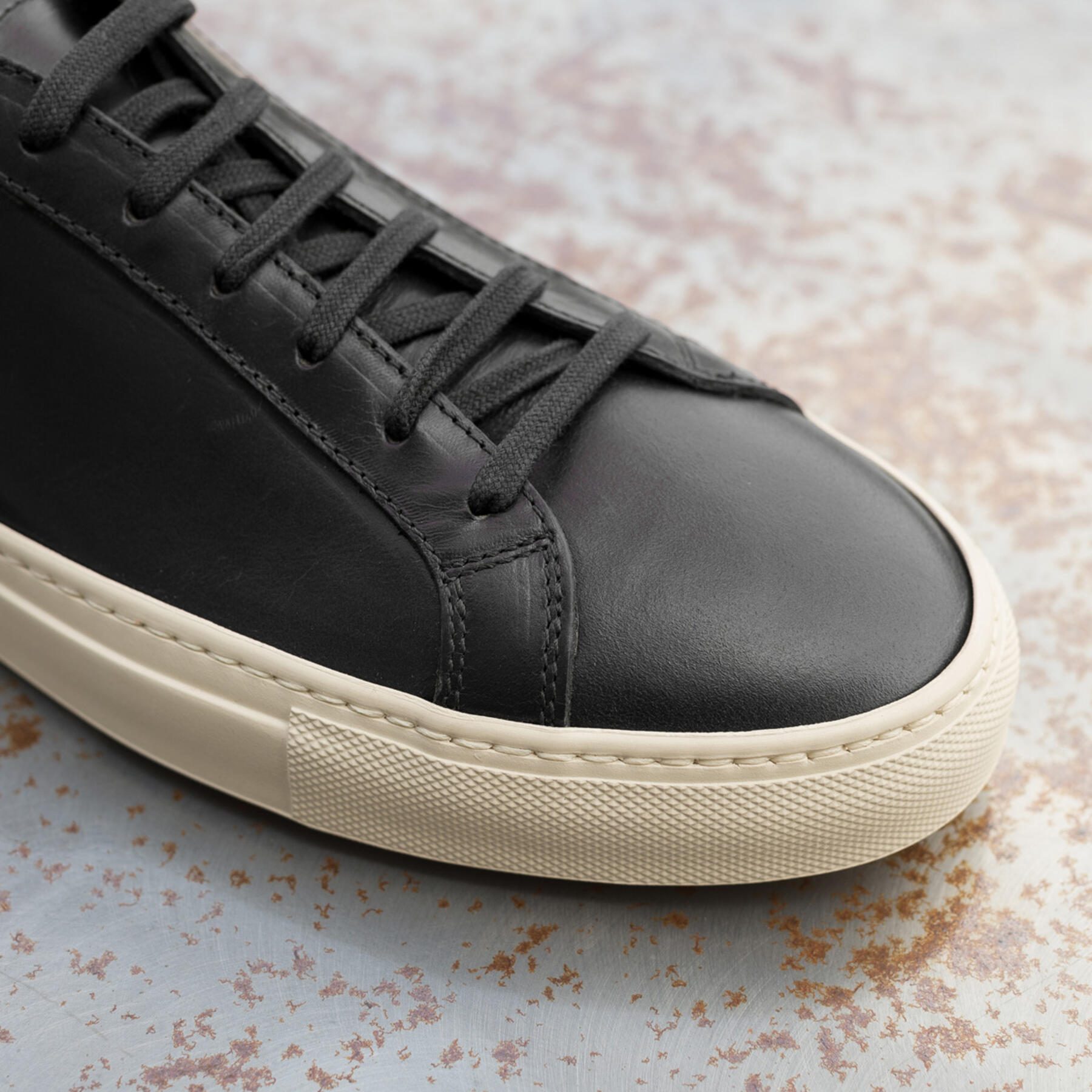 gustin black low top