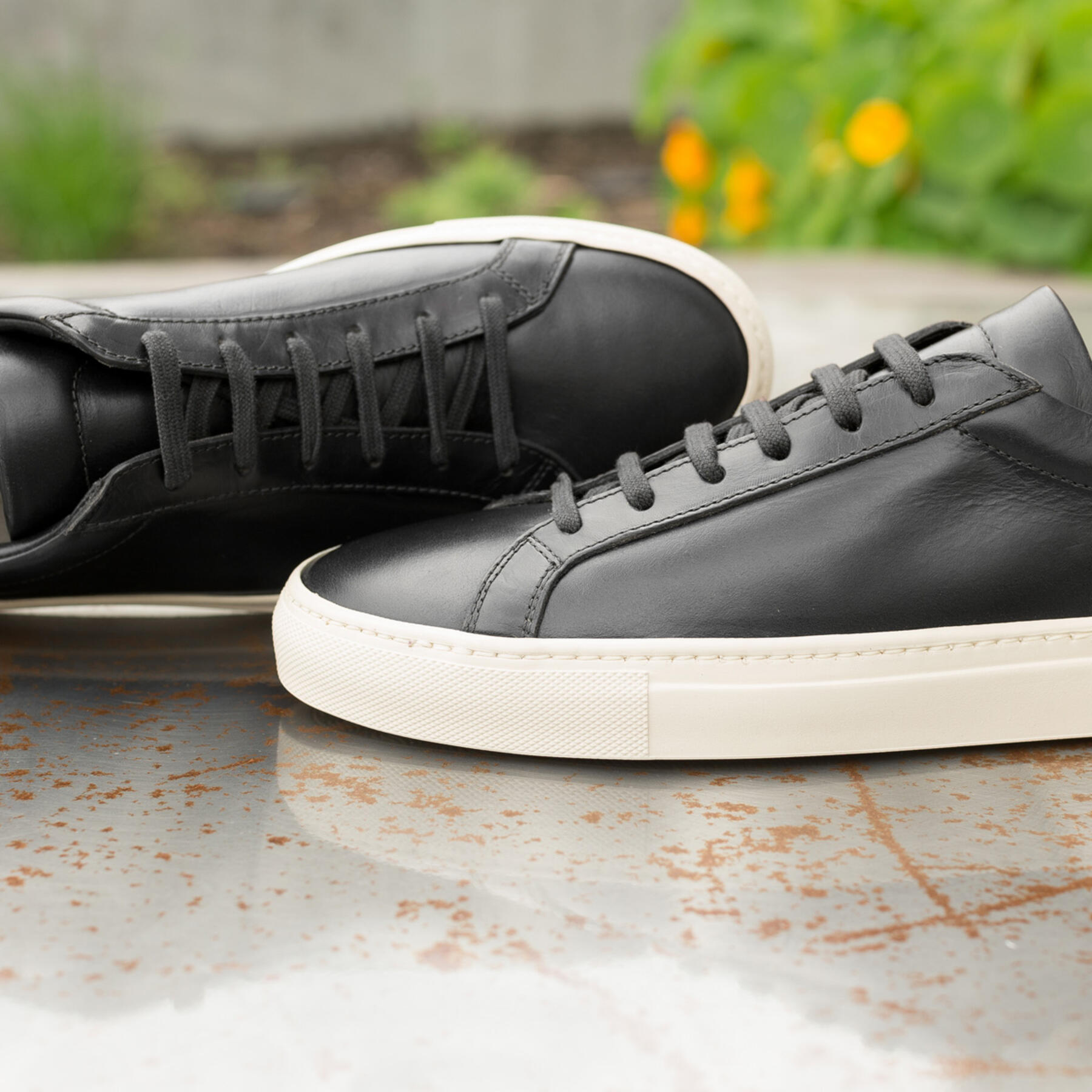 gustin black low top