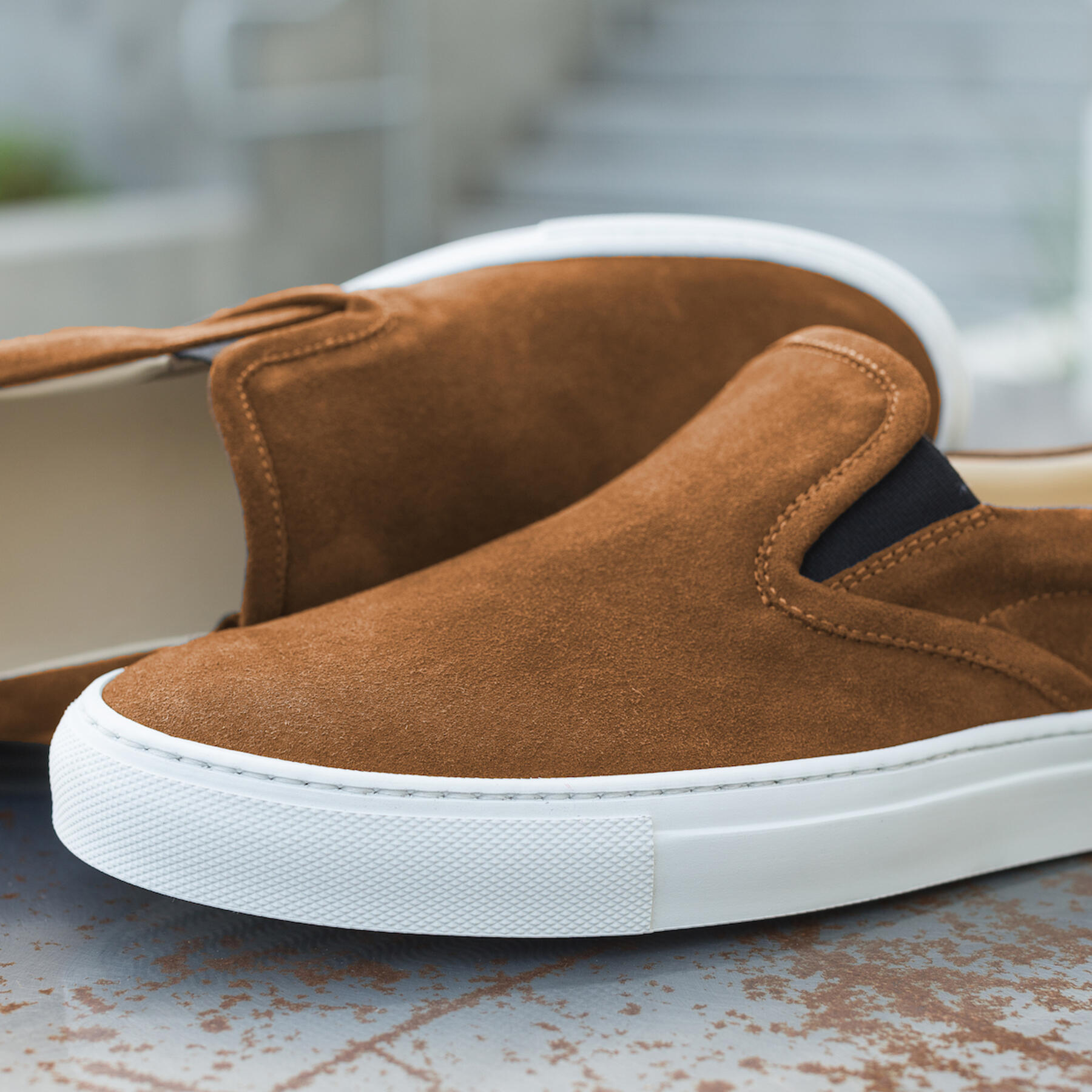 gustin cognac slip on
