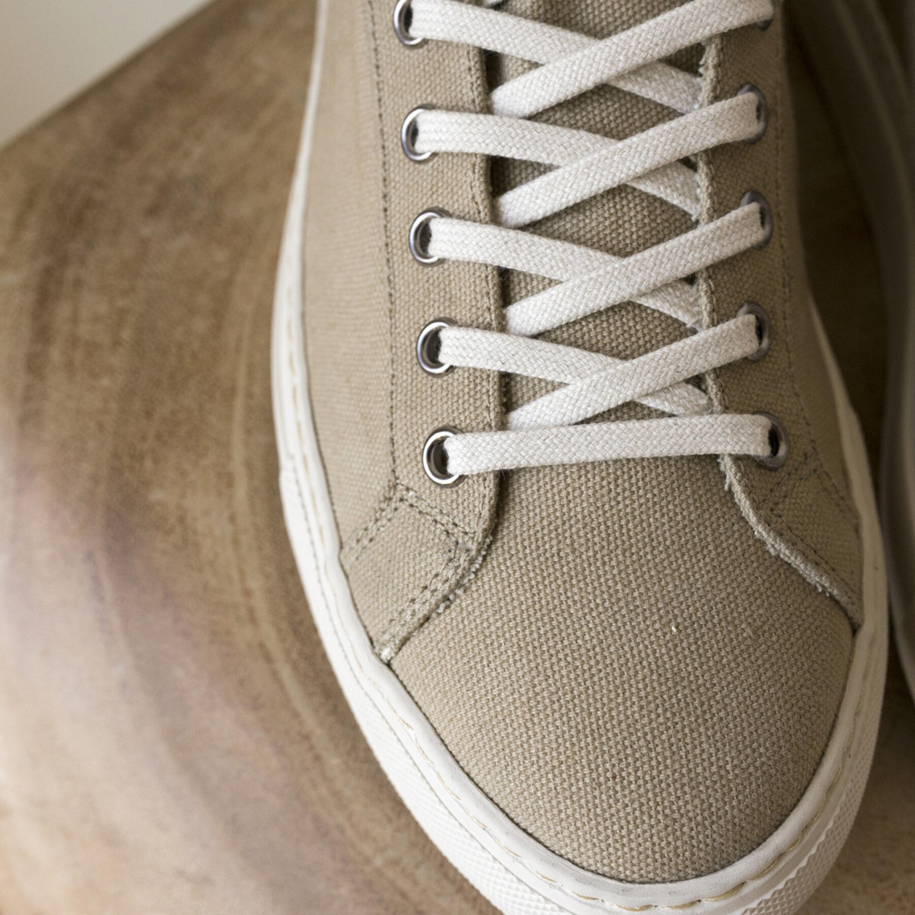 gustin desert canvas low top