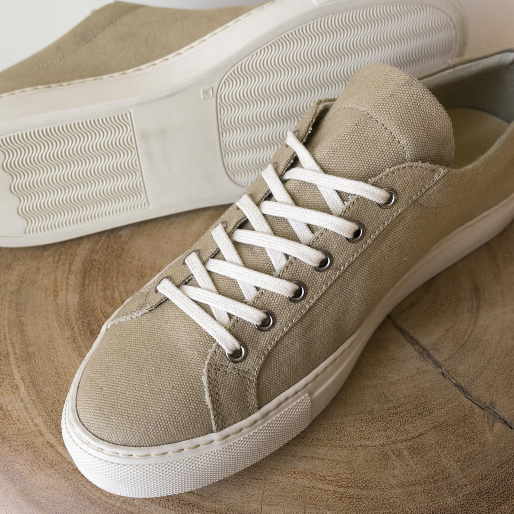 gustin desert canvas low top
