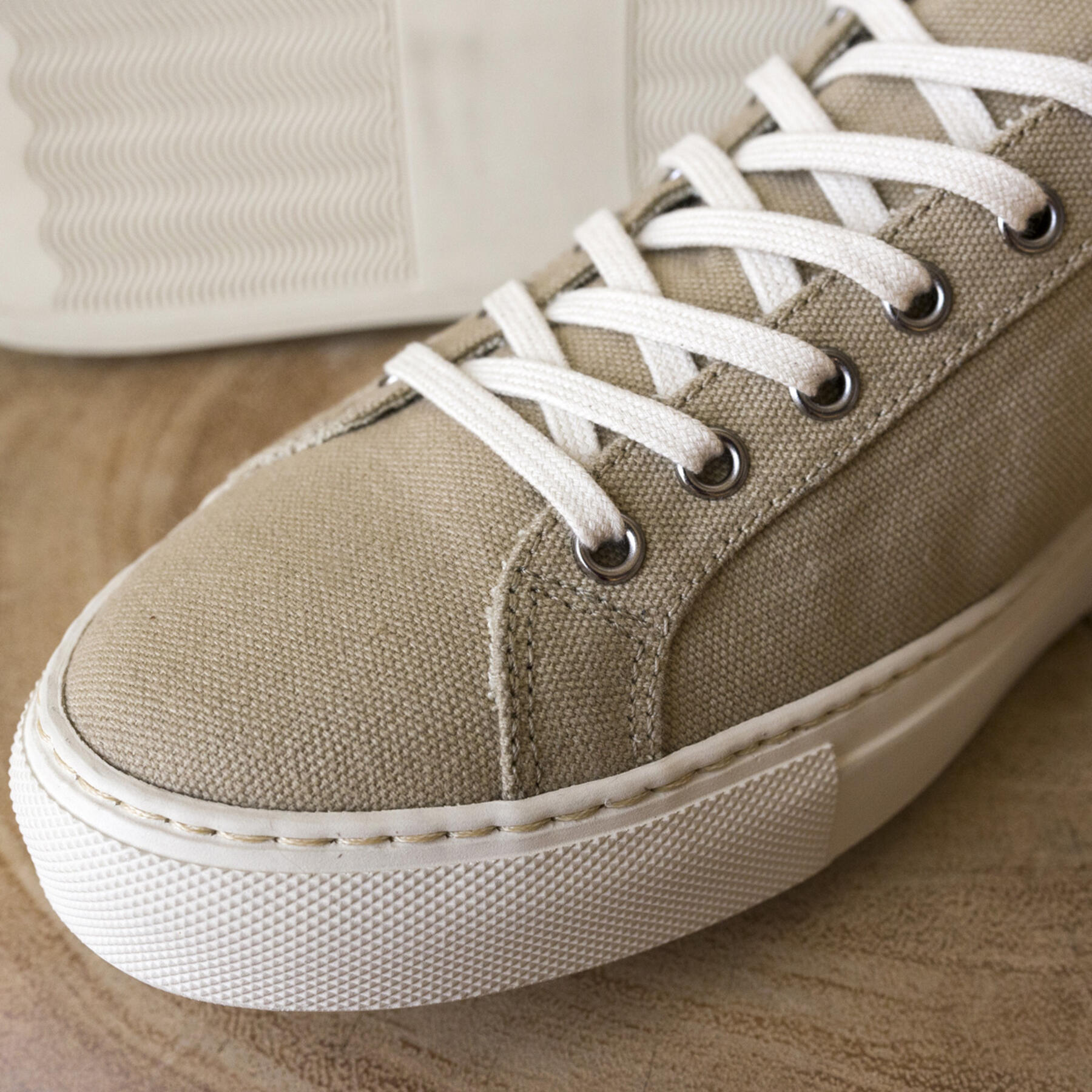 gustin desert canvas low top