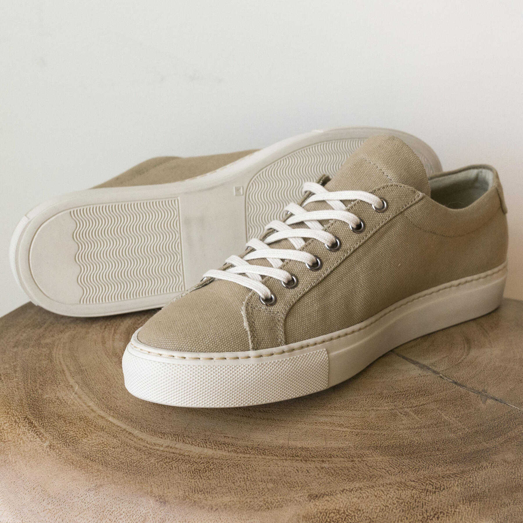 gustin desert canvas low top