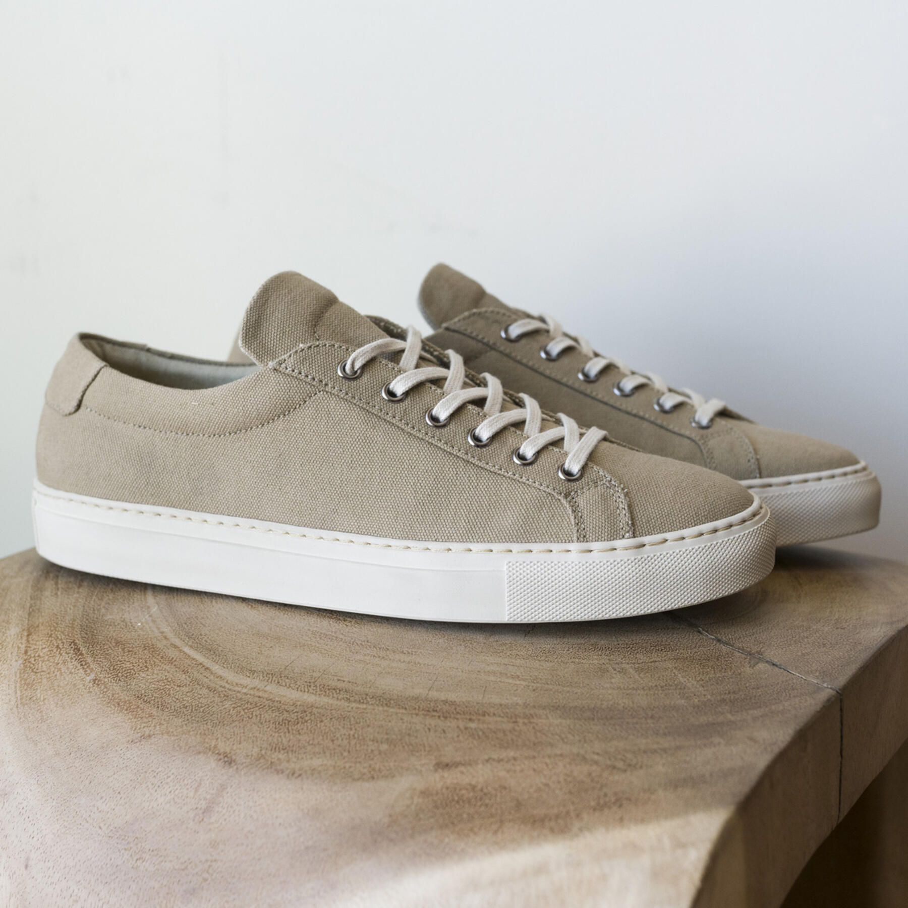 gustin desert canvas low top