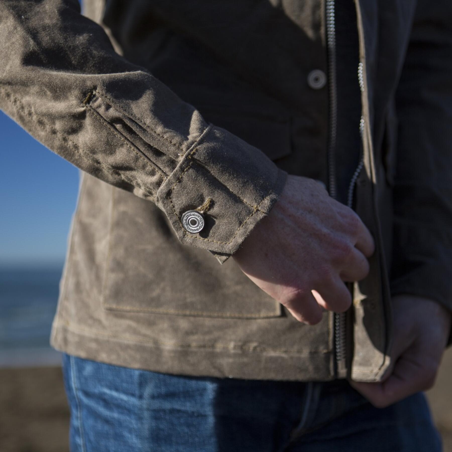 gustin field jacket - waxed dark oak