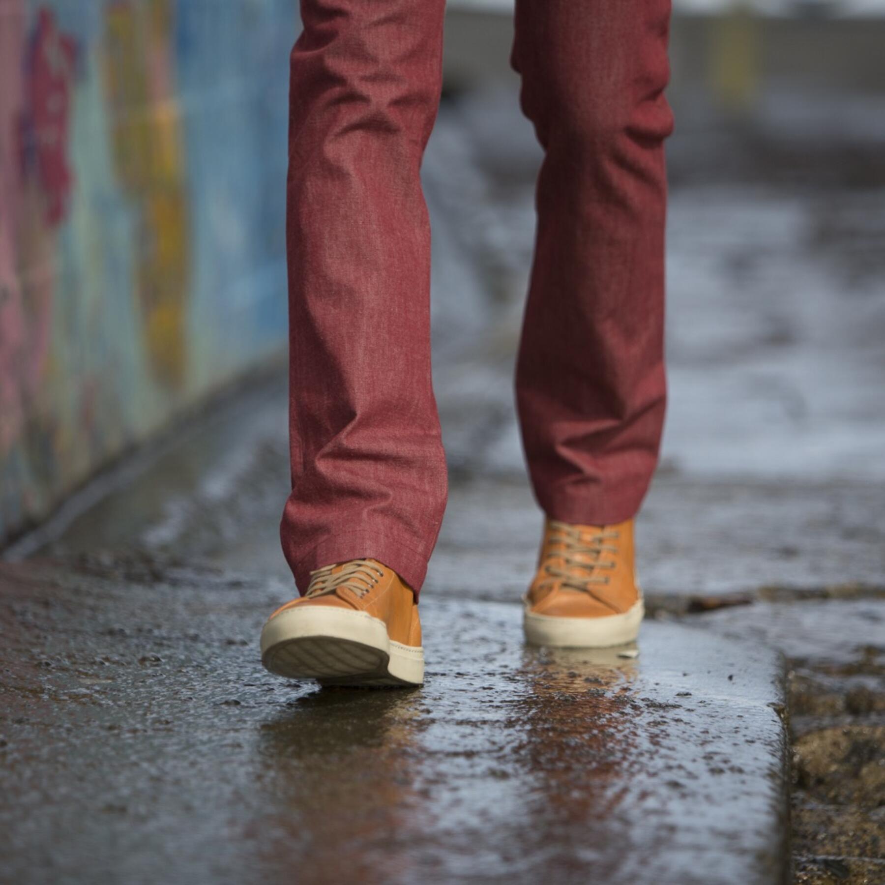 gustin #117 oxblood chambray chino