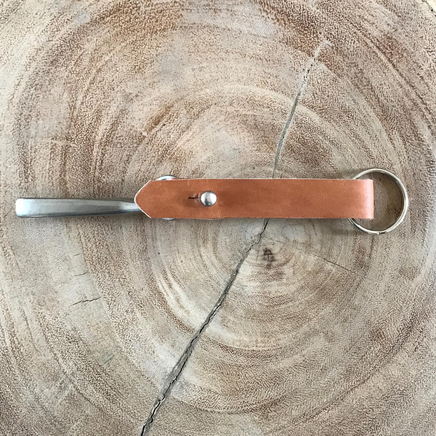 gustin fish hook keychain - horween natural