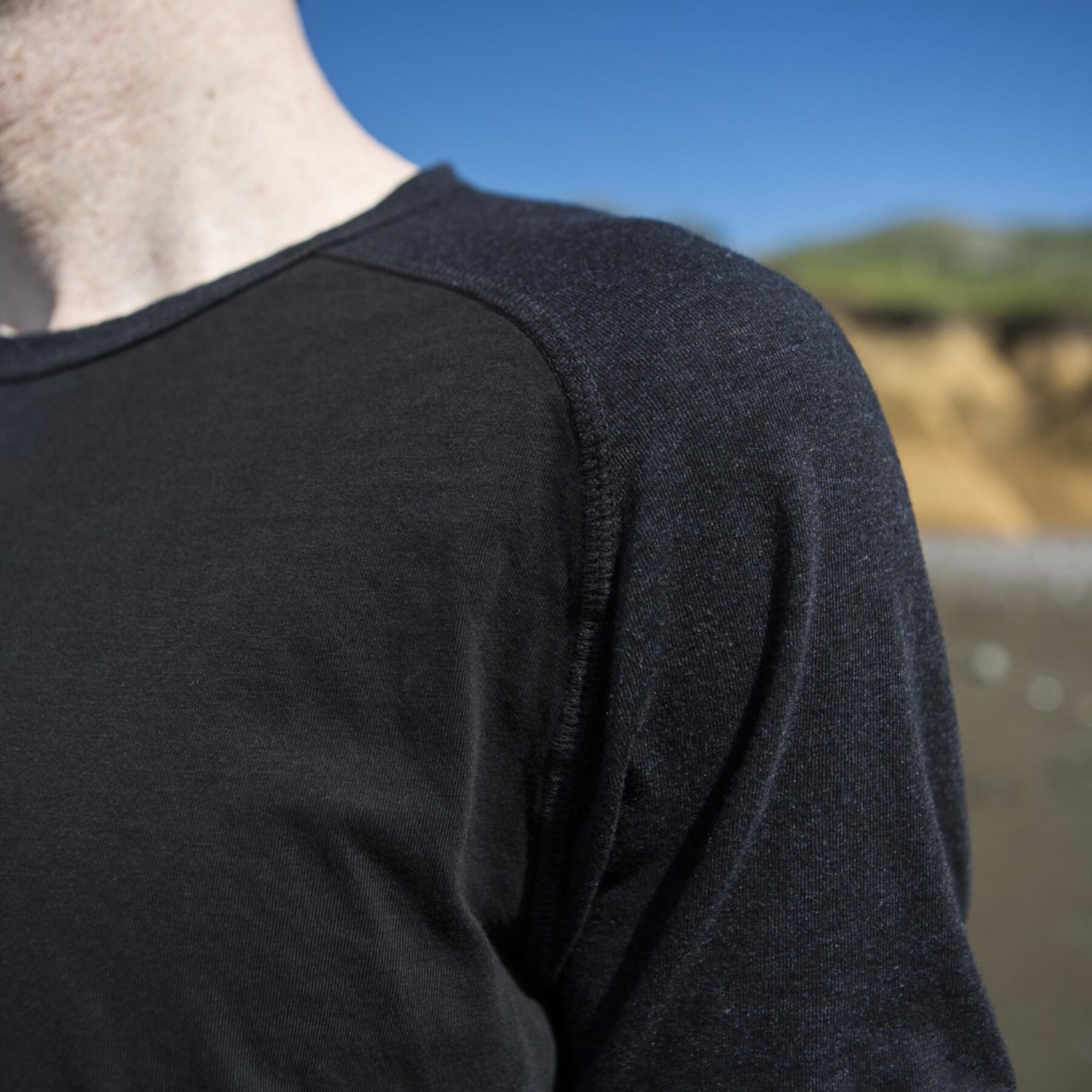 gustin black raglan t-shirt