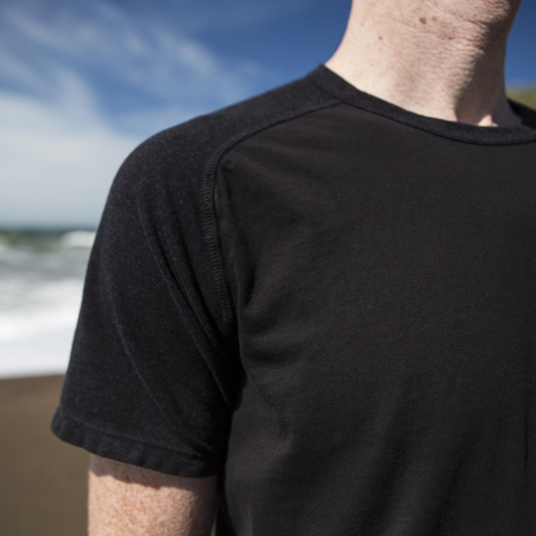 gustin black raglan t-shirt