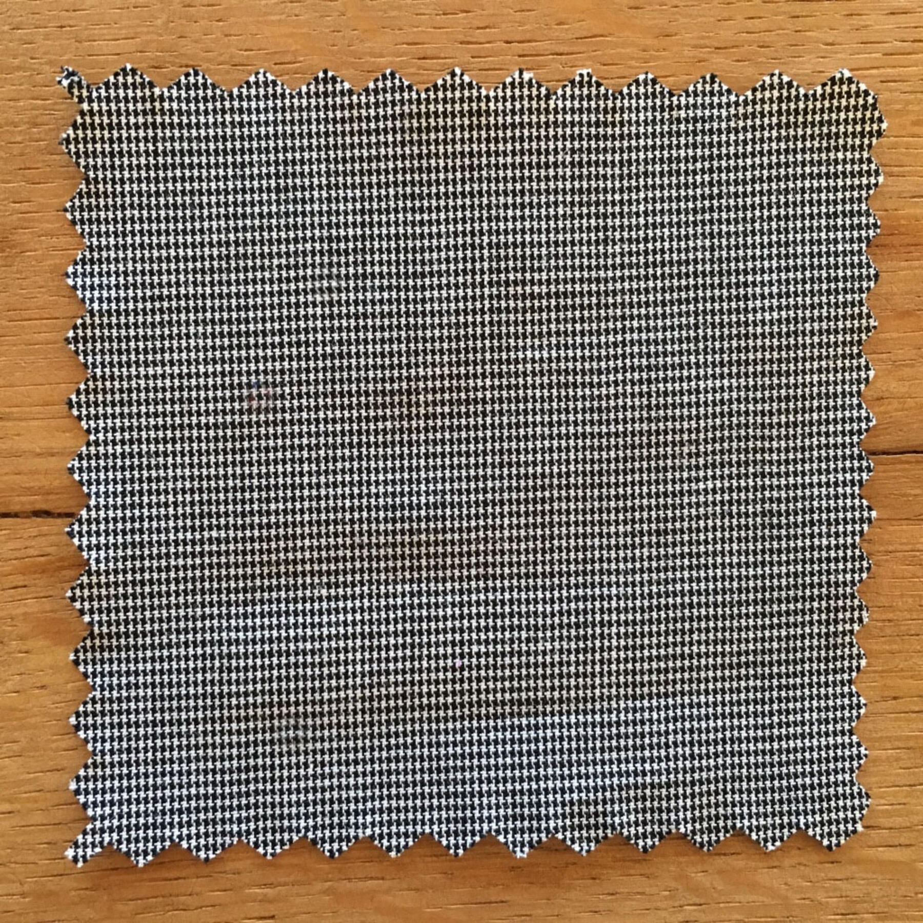 gustin #527 micro houndstooth - black