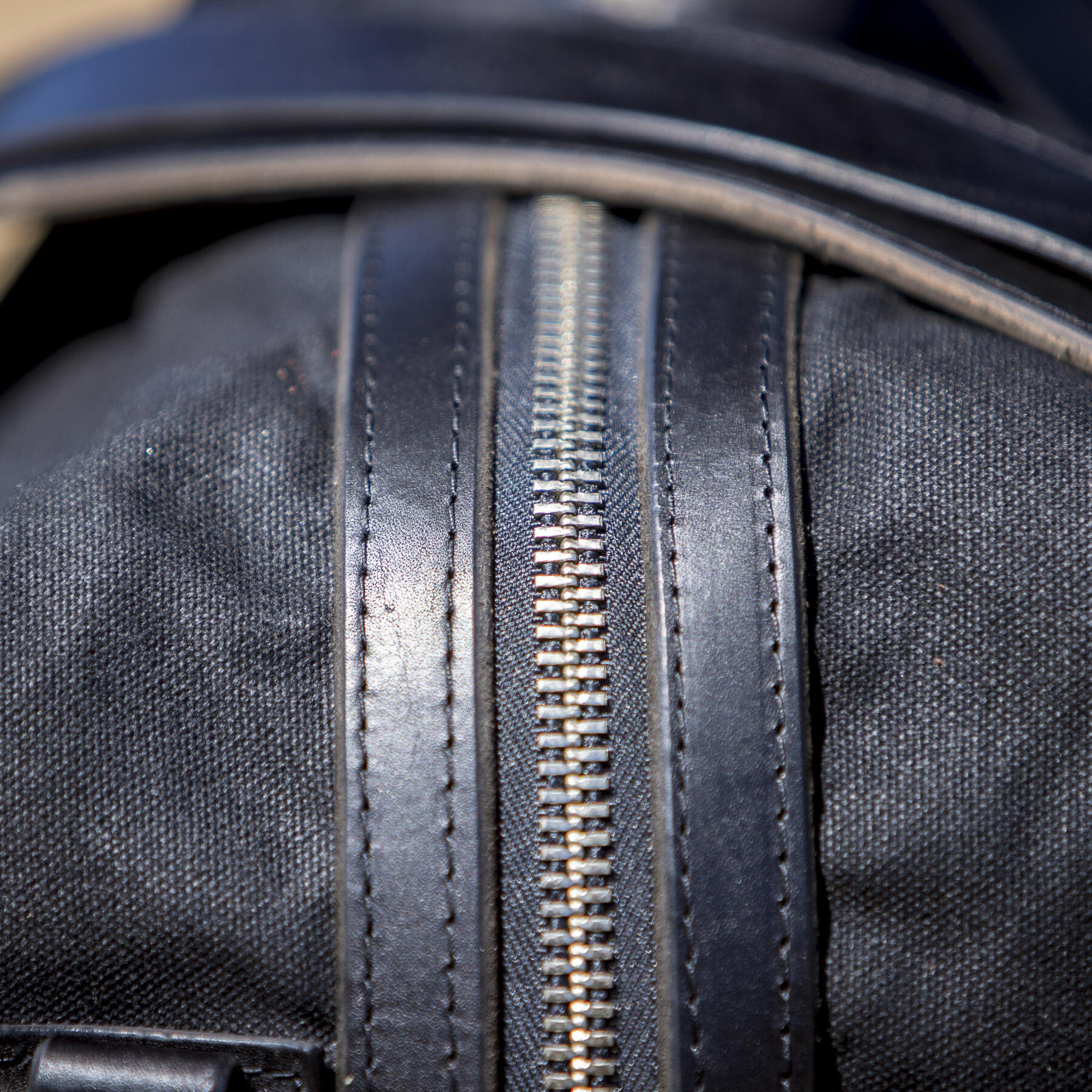 gustin classic duffel - waxed black