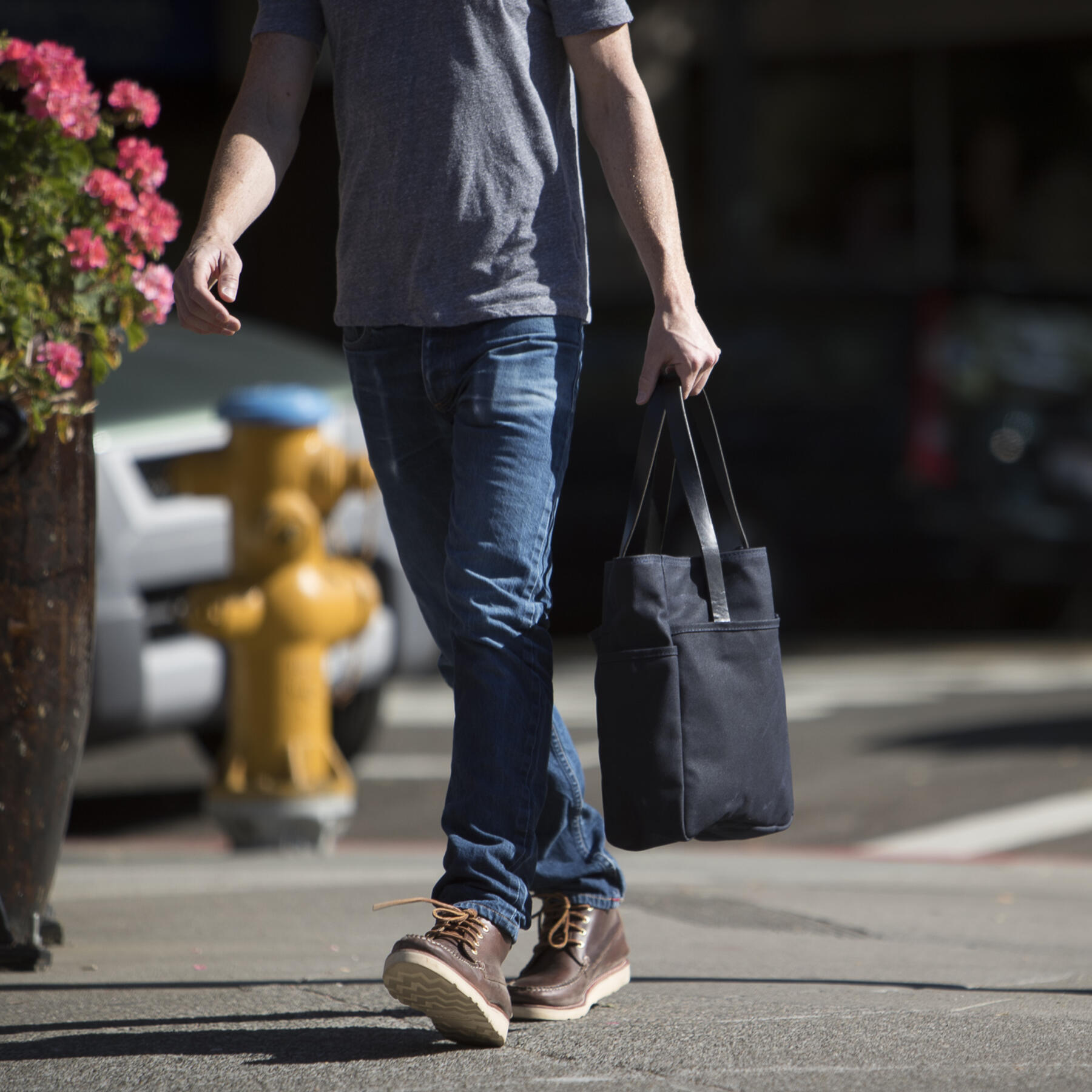 gustin the classic tote - waxed navy
