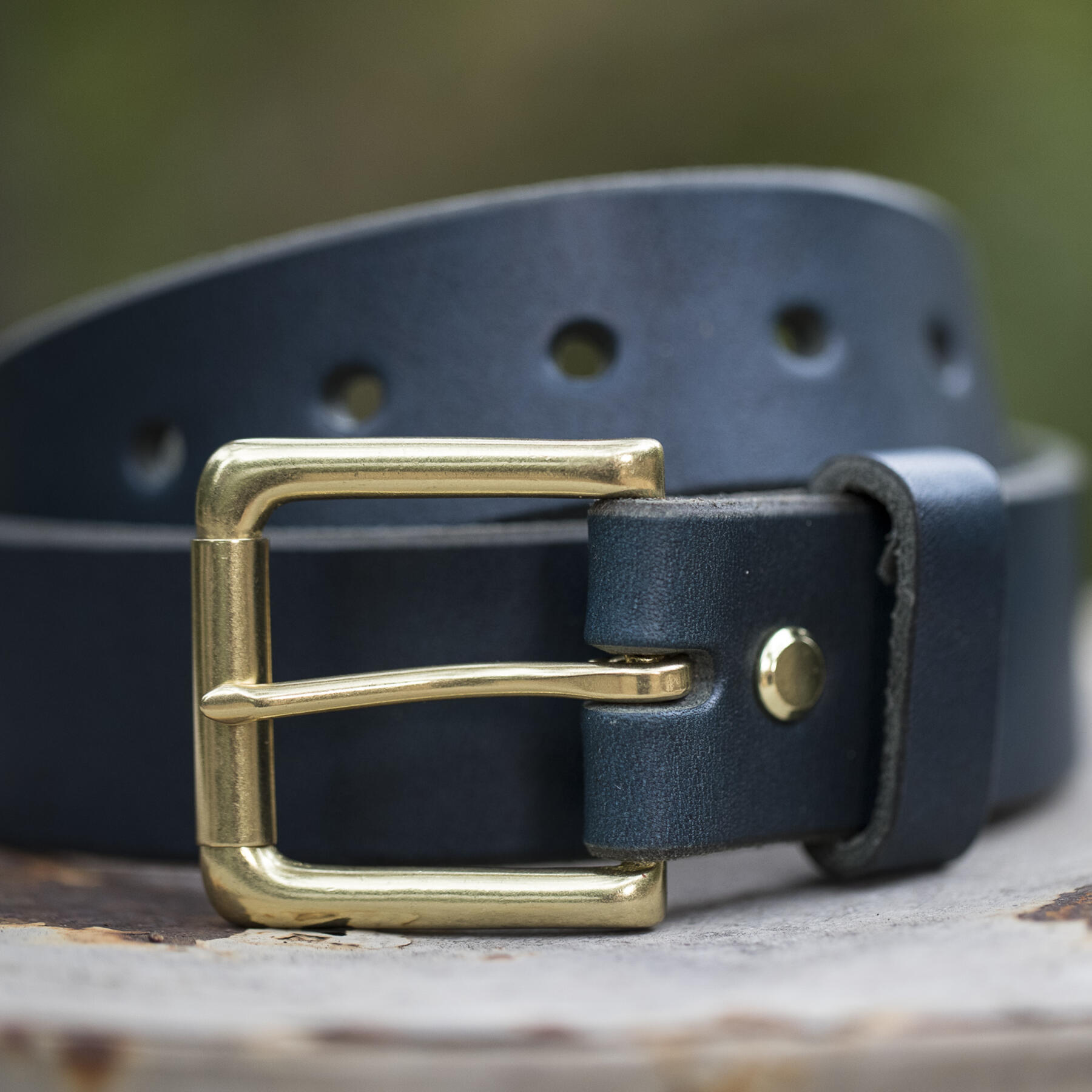 gustin horween illini latigo belt - navy