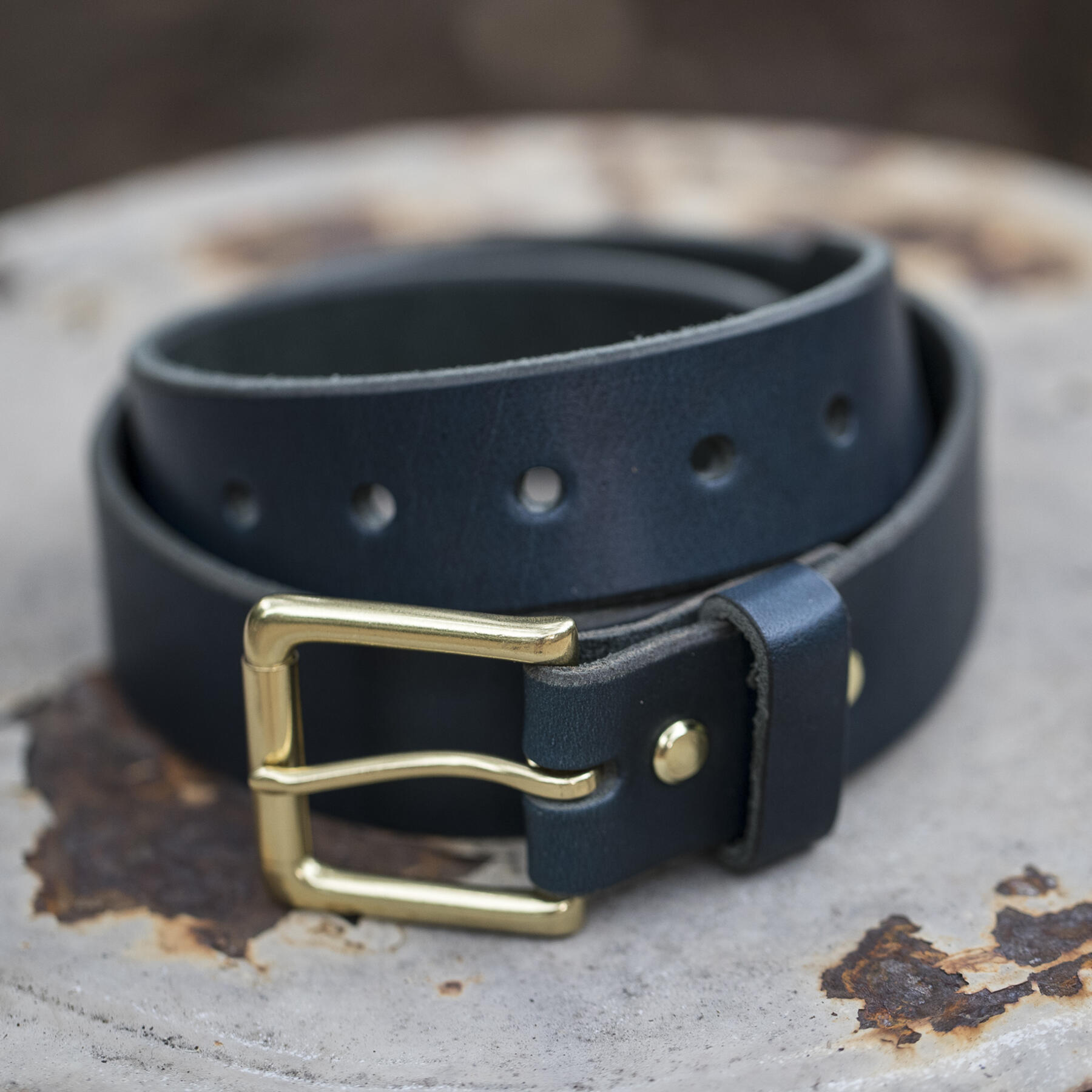 gustin horween illini latigo belt - navy