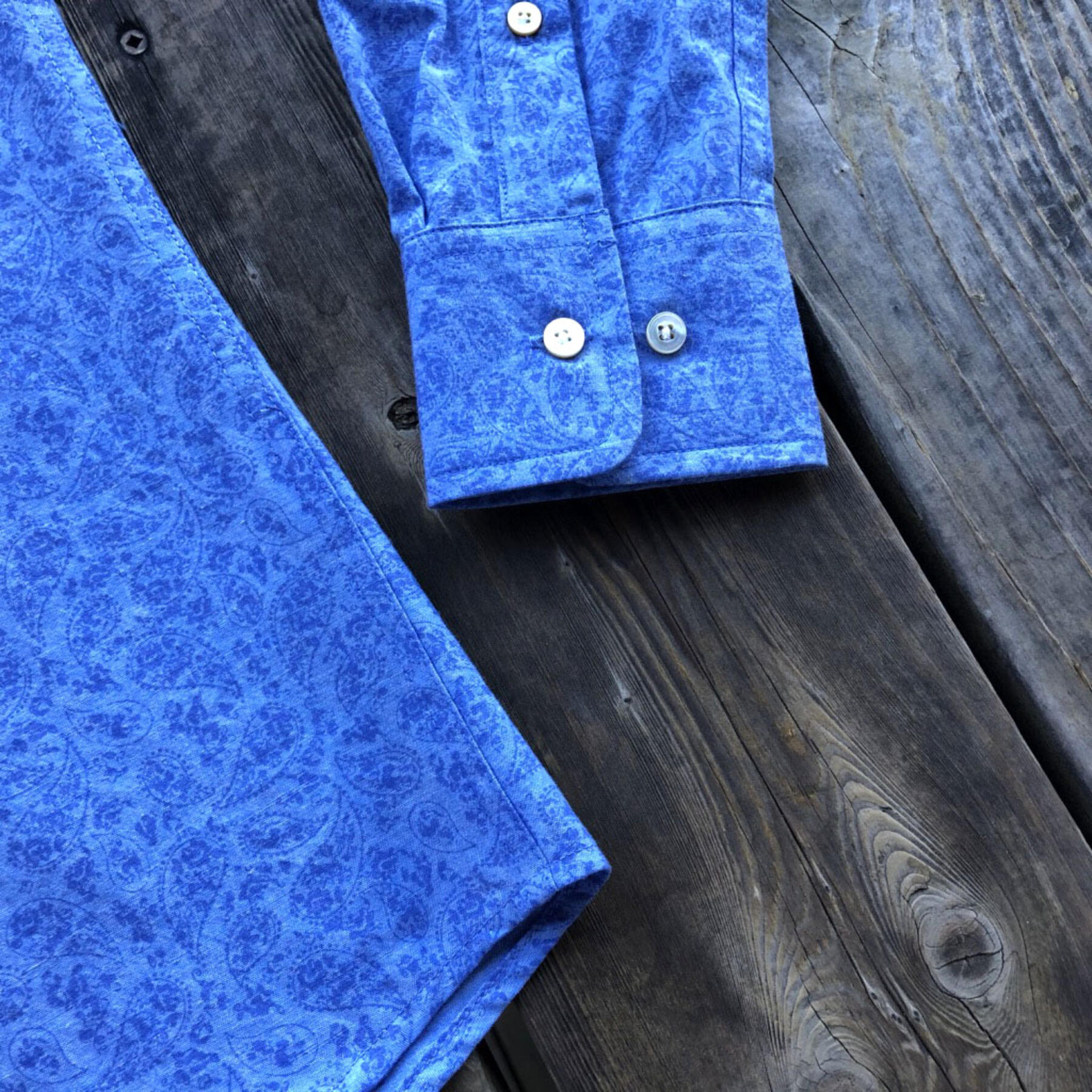 gustin #596 bright blue paisley