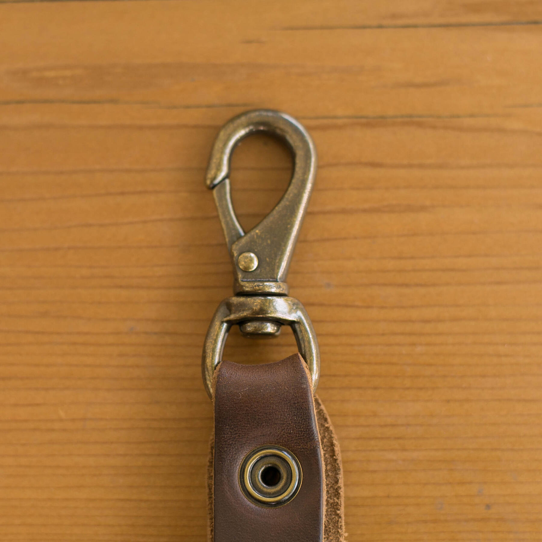 gustin swivel hook keychain - horween cxl brown