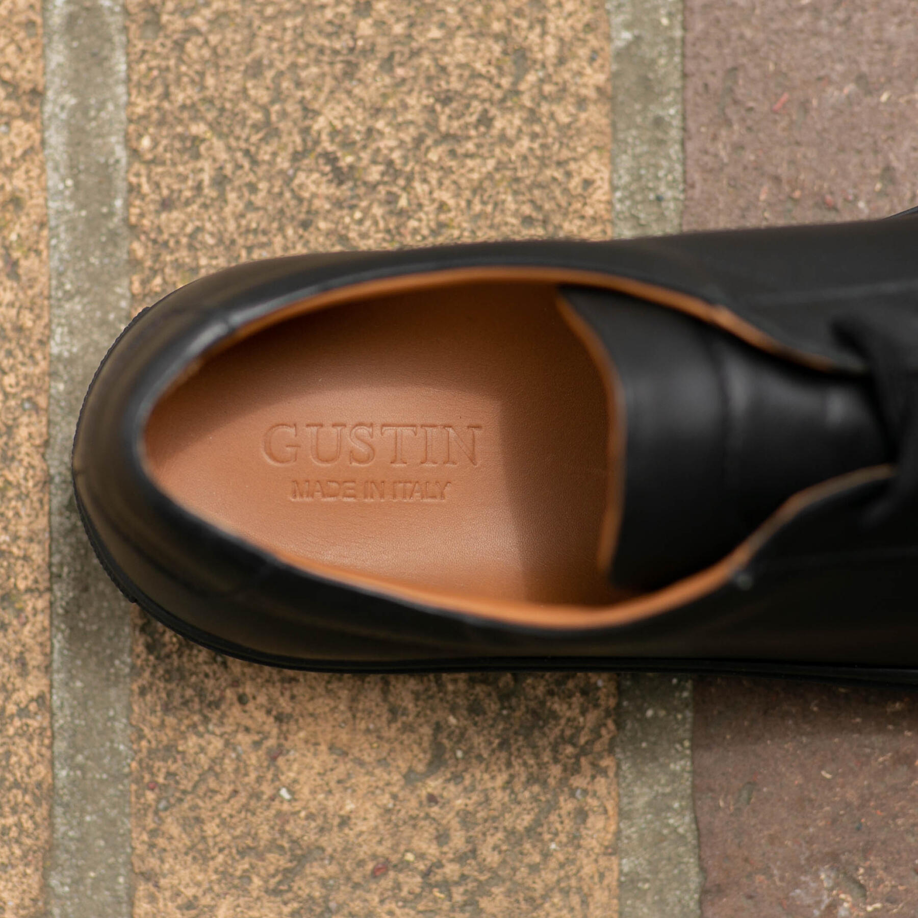 gustin black x black low top