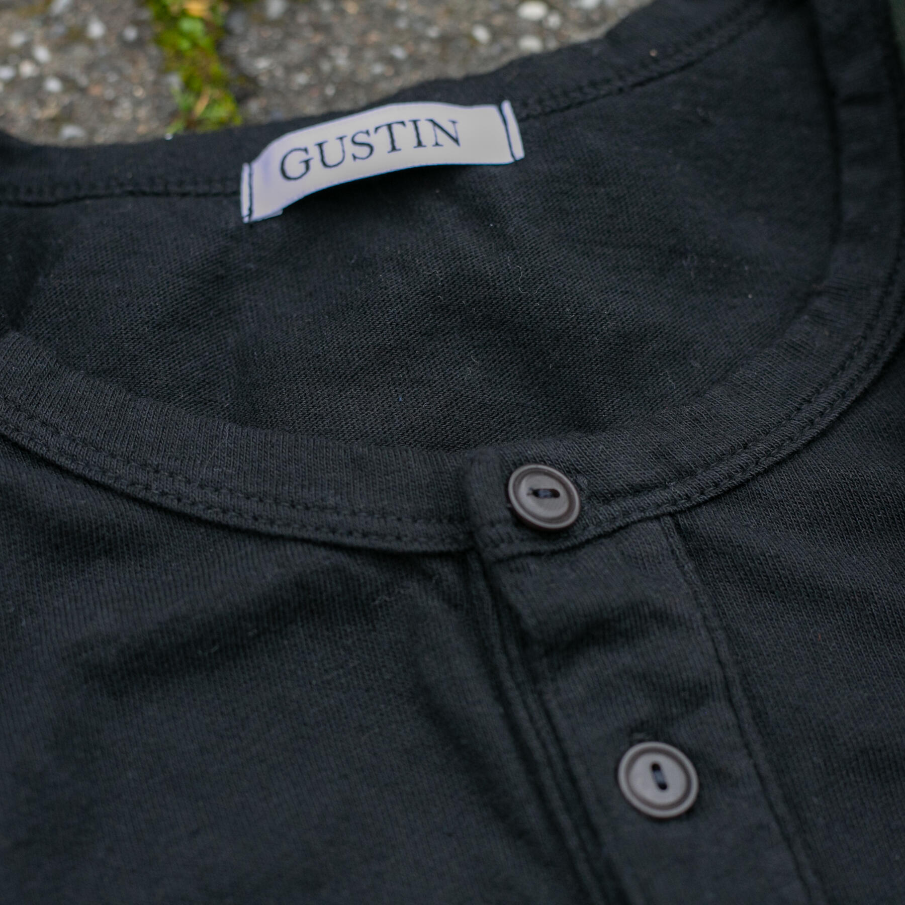 gustin short sleeve henley - black