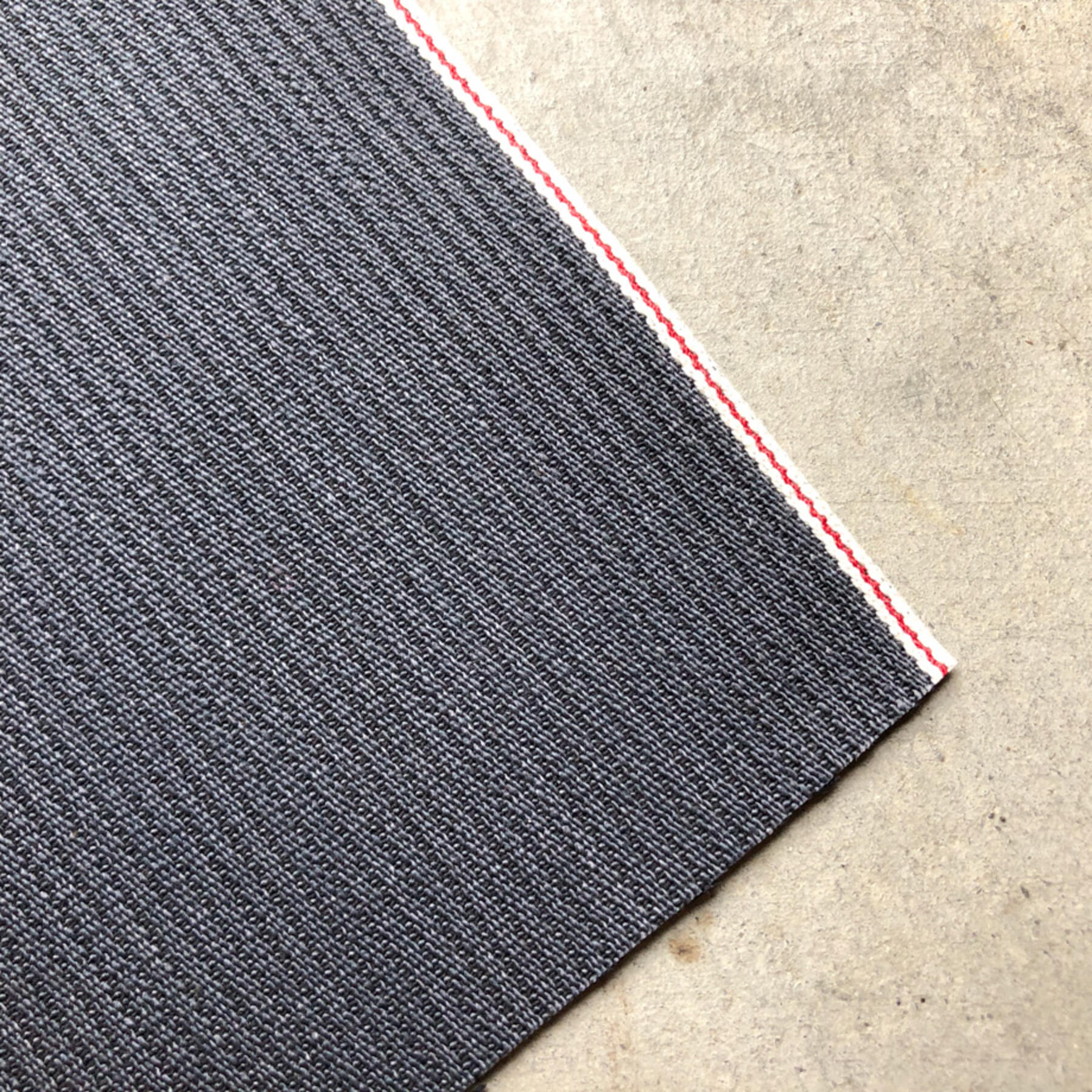gustin #423 italy greyxblack selvedge bedford corduroy