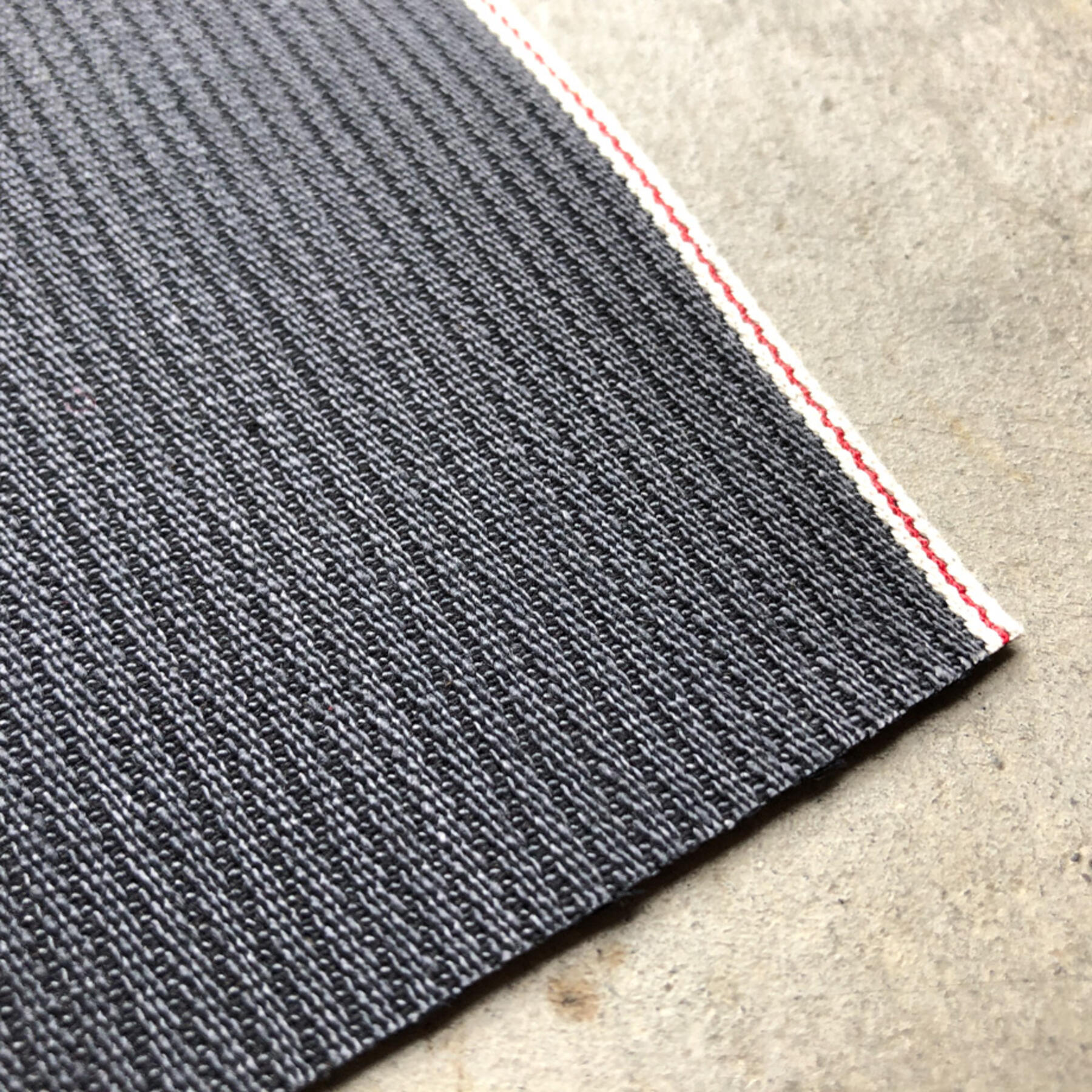 gustin #423 italy greyxblack selvedge bedford corduroy