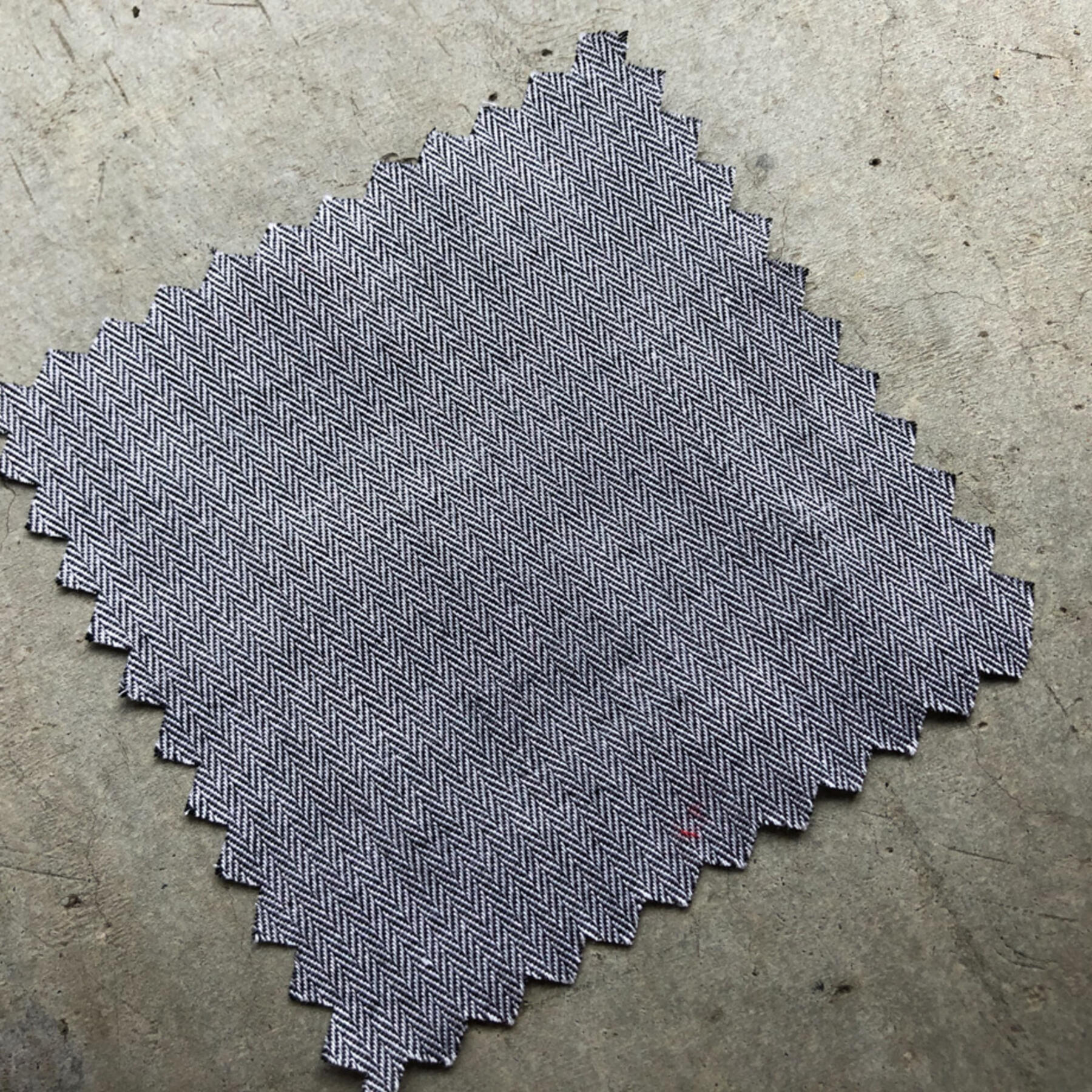 gustin #634 charcoalxwhite herringbone
