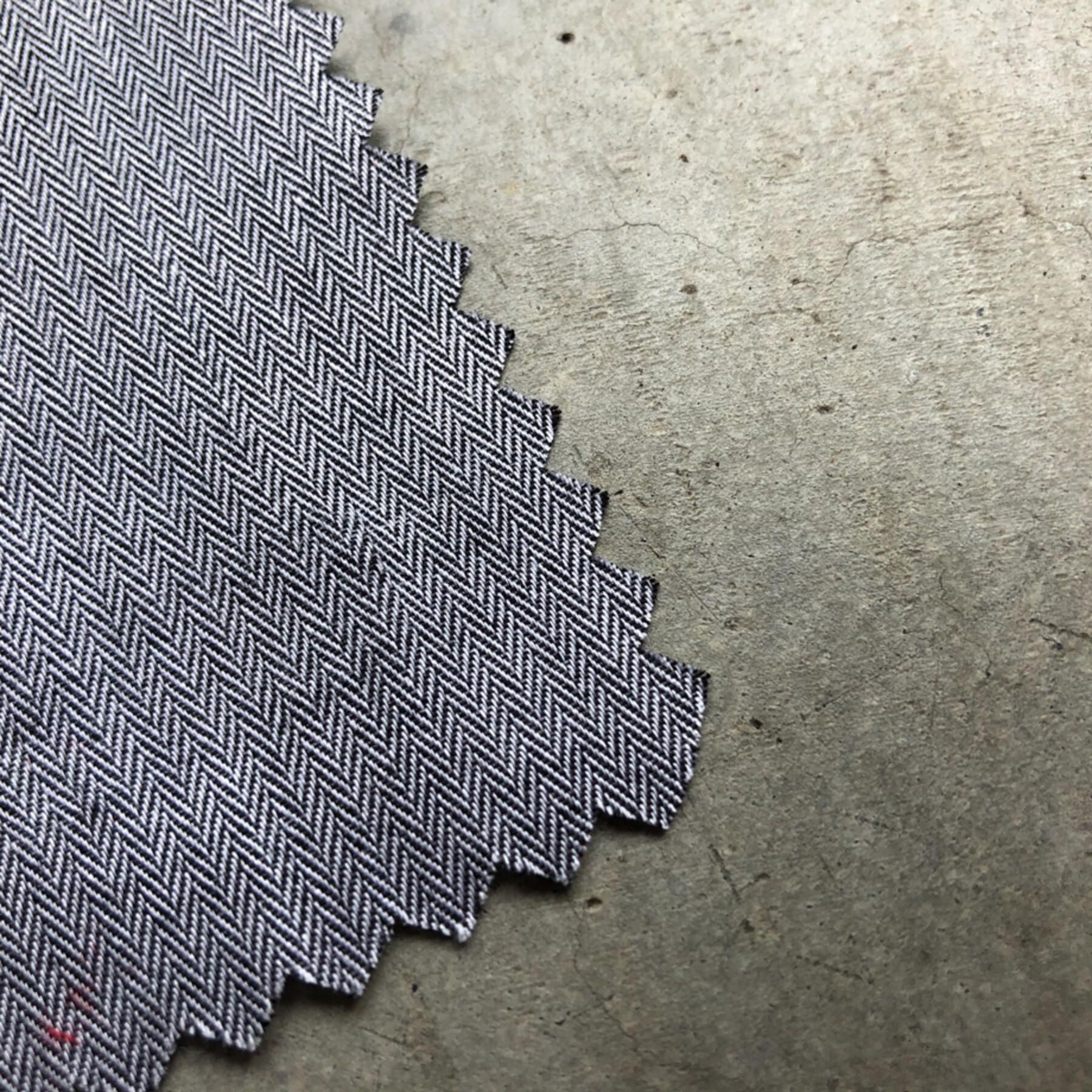 gustin #634 charcoalxwhite herringbone