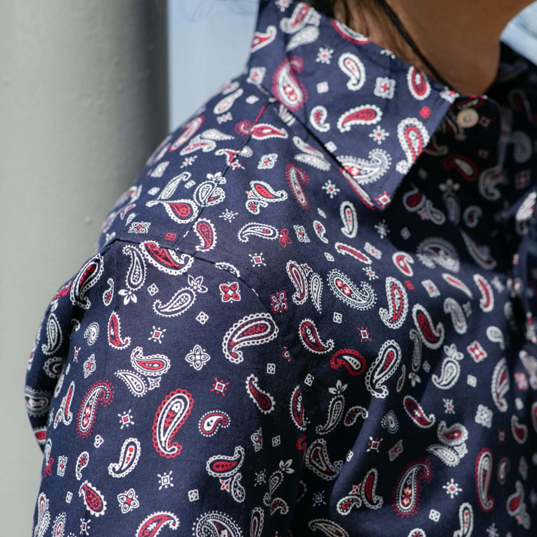 gustin #678 navy red paisley short sleeve shirt