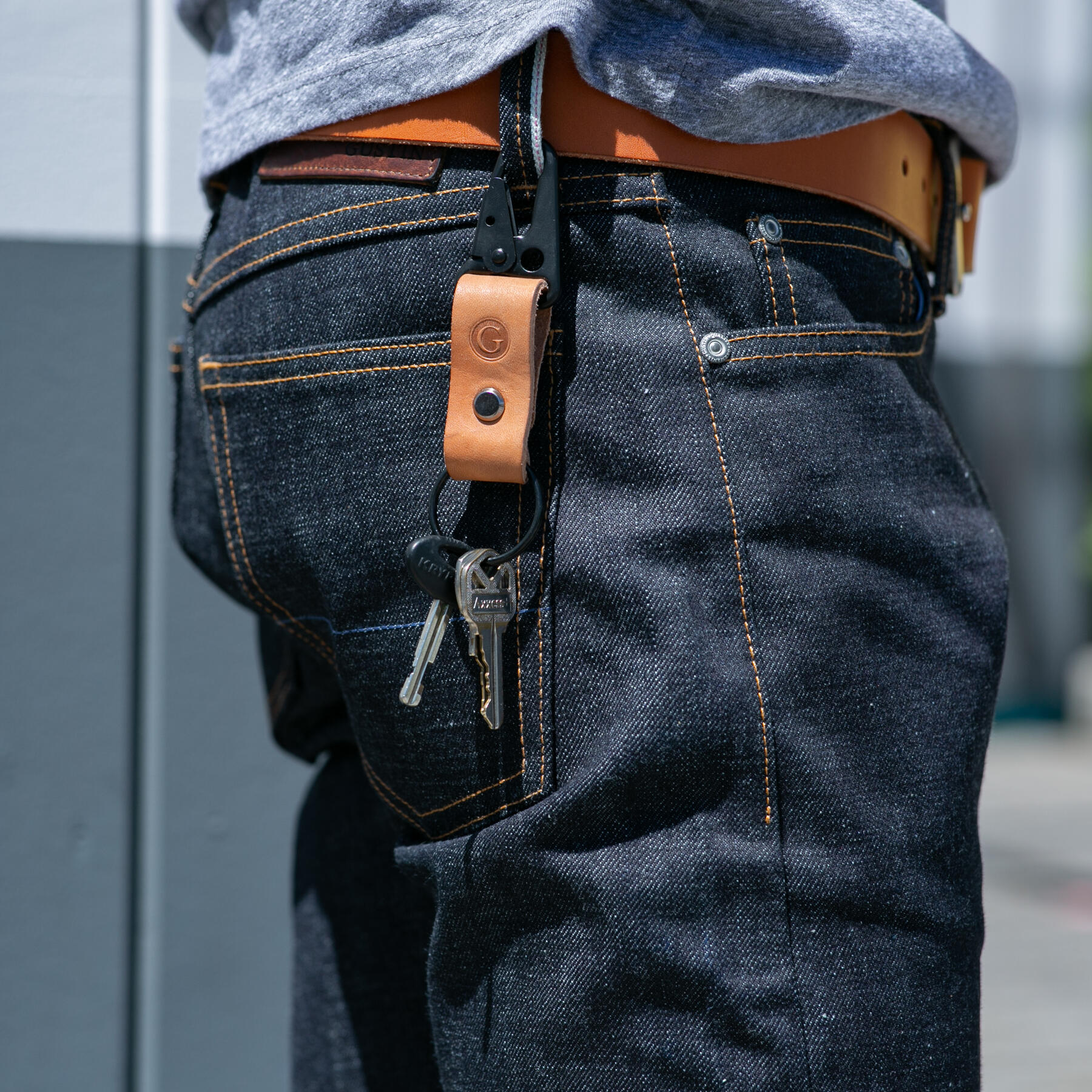 gustin military key clip - veg tan