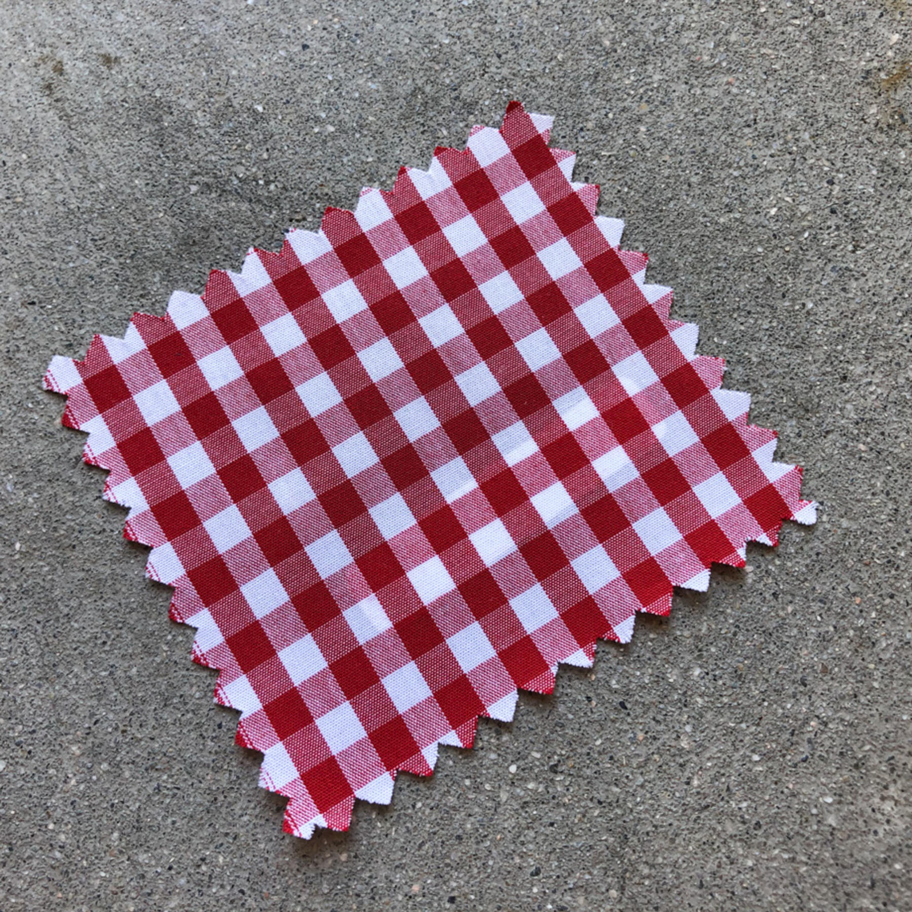 gustin #667 red gingham