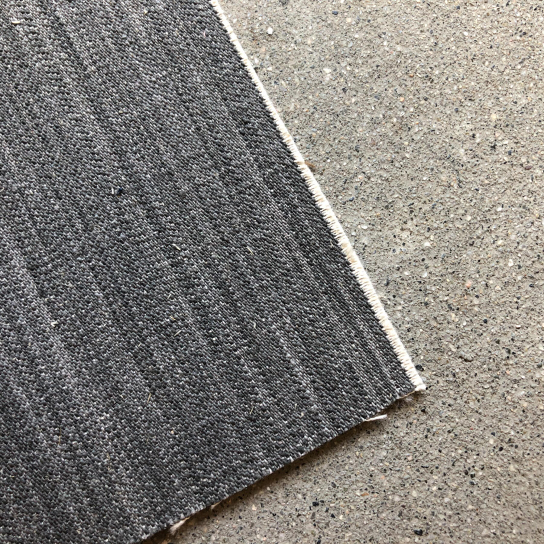 gustin #432 charcoal linen selvedge