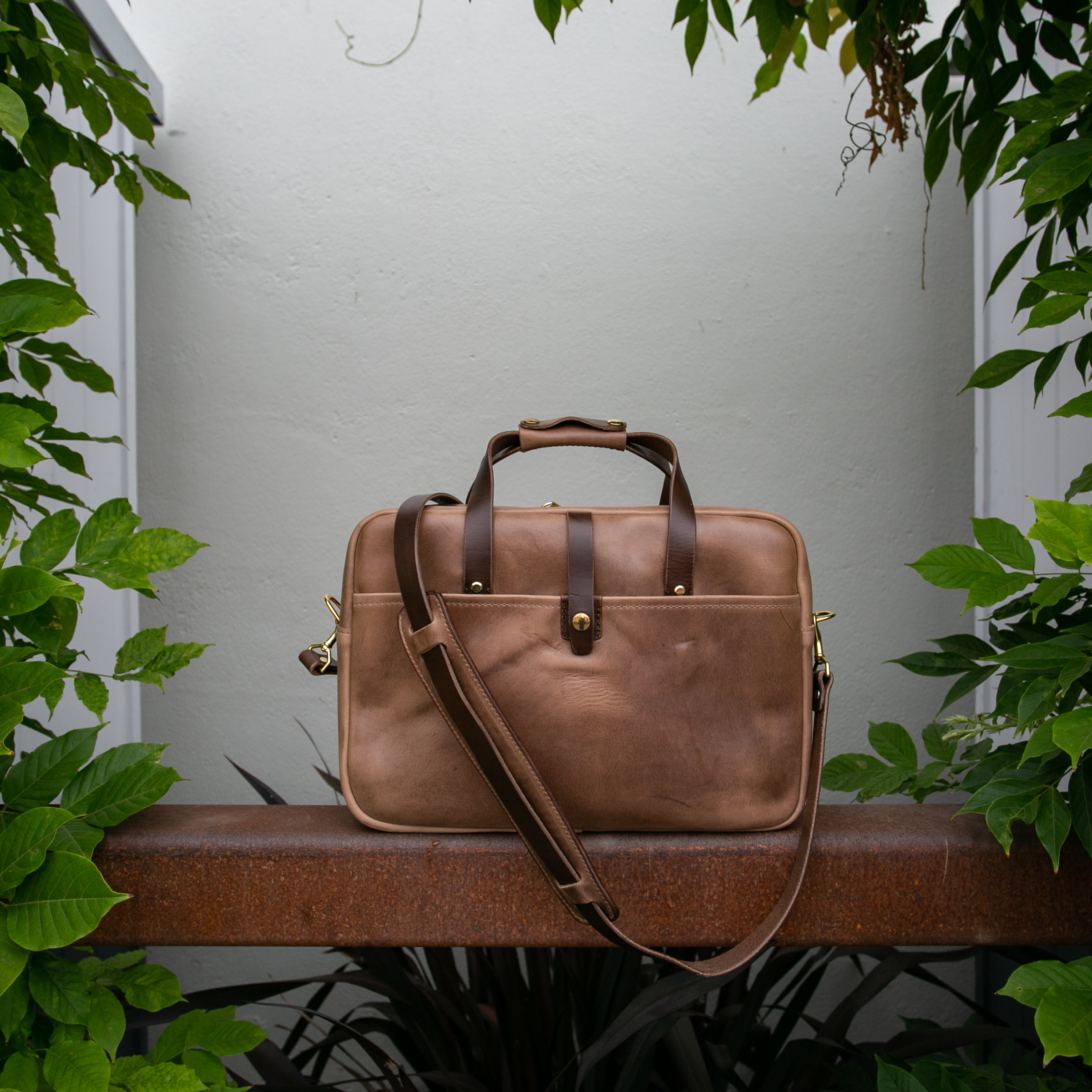 The Deluxe Briefcase - Horween Chromexcel Natural | Gustin