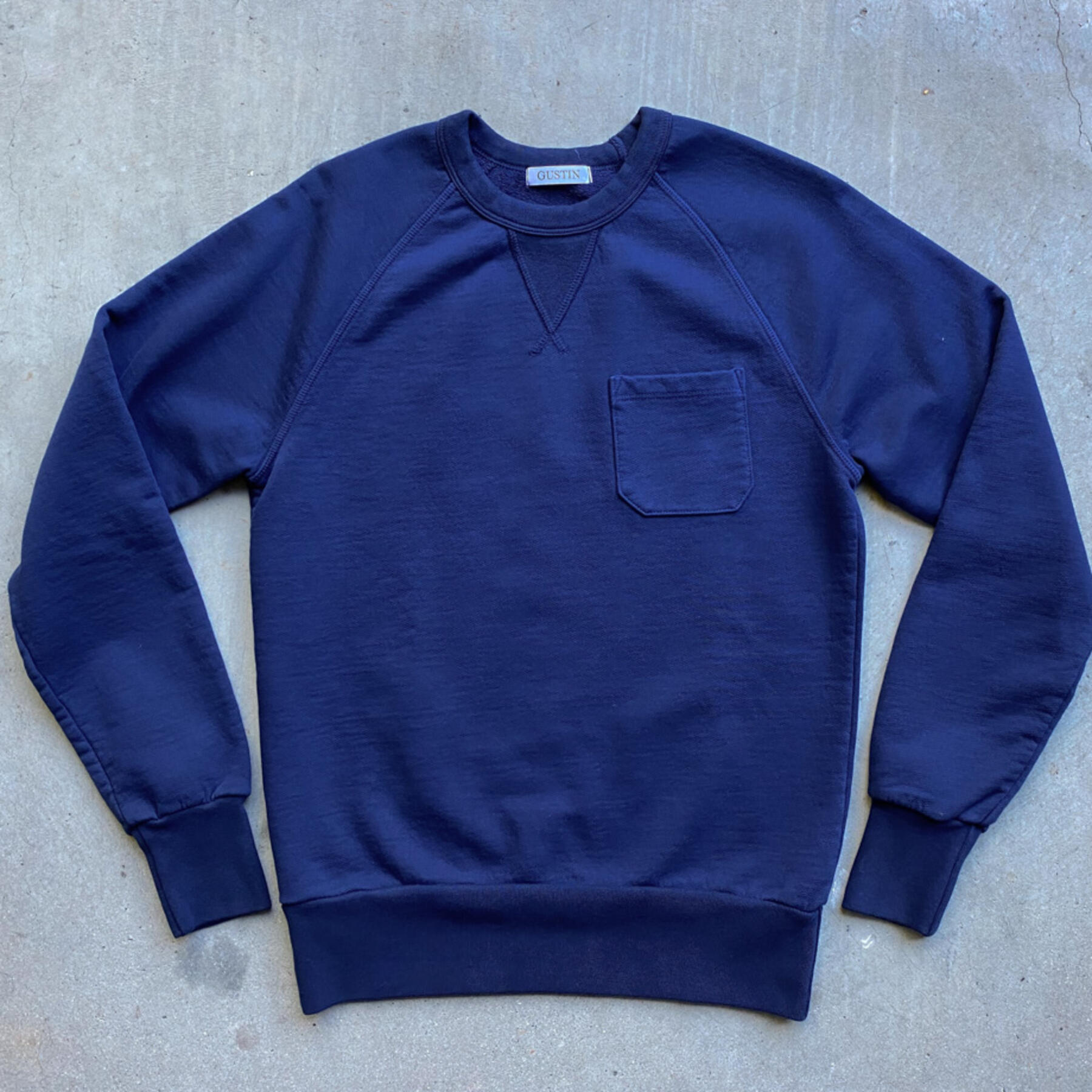 gustin pocket sweatshirt - bright navy
