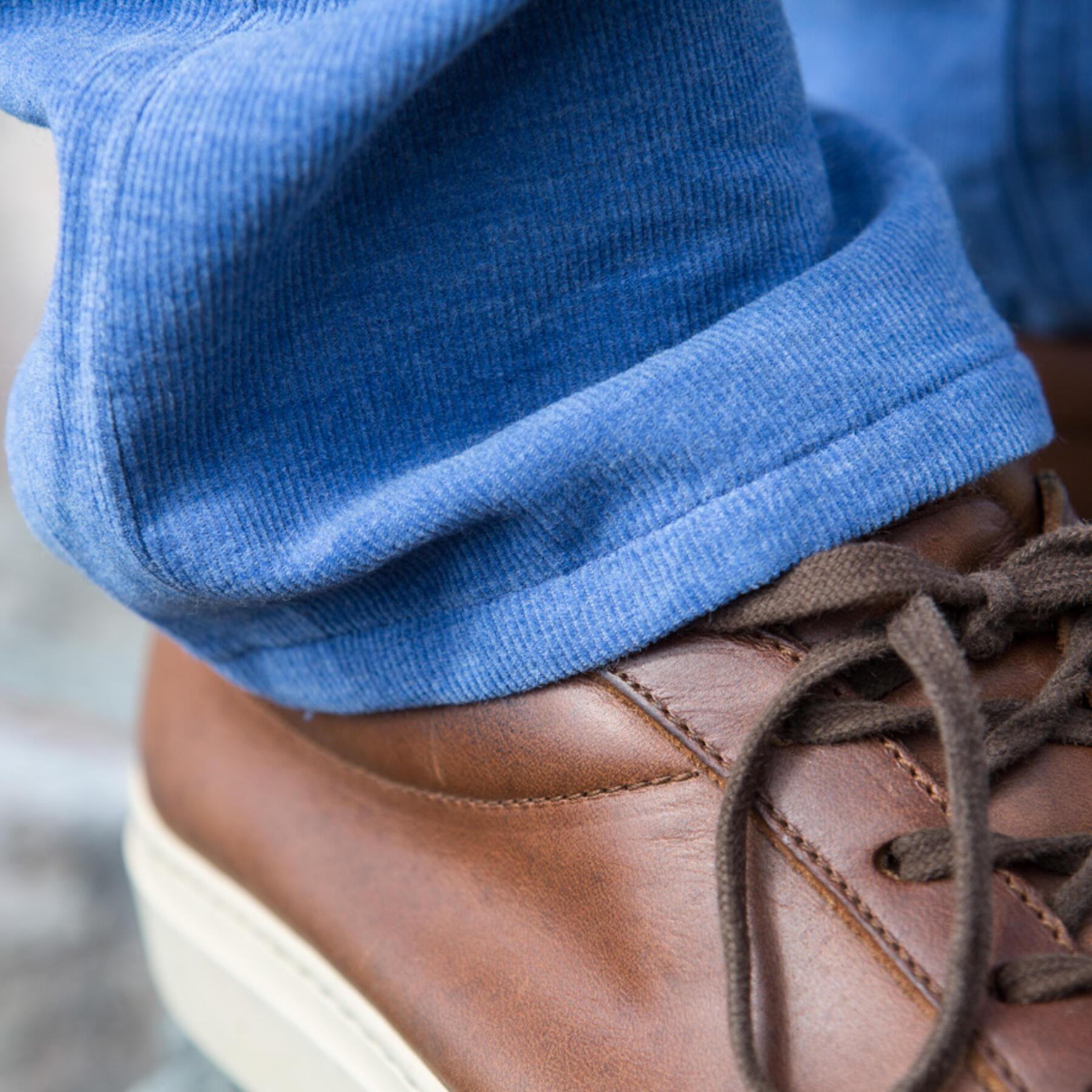 gustin #6 featherweight corduroy 5 pocket - sky