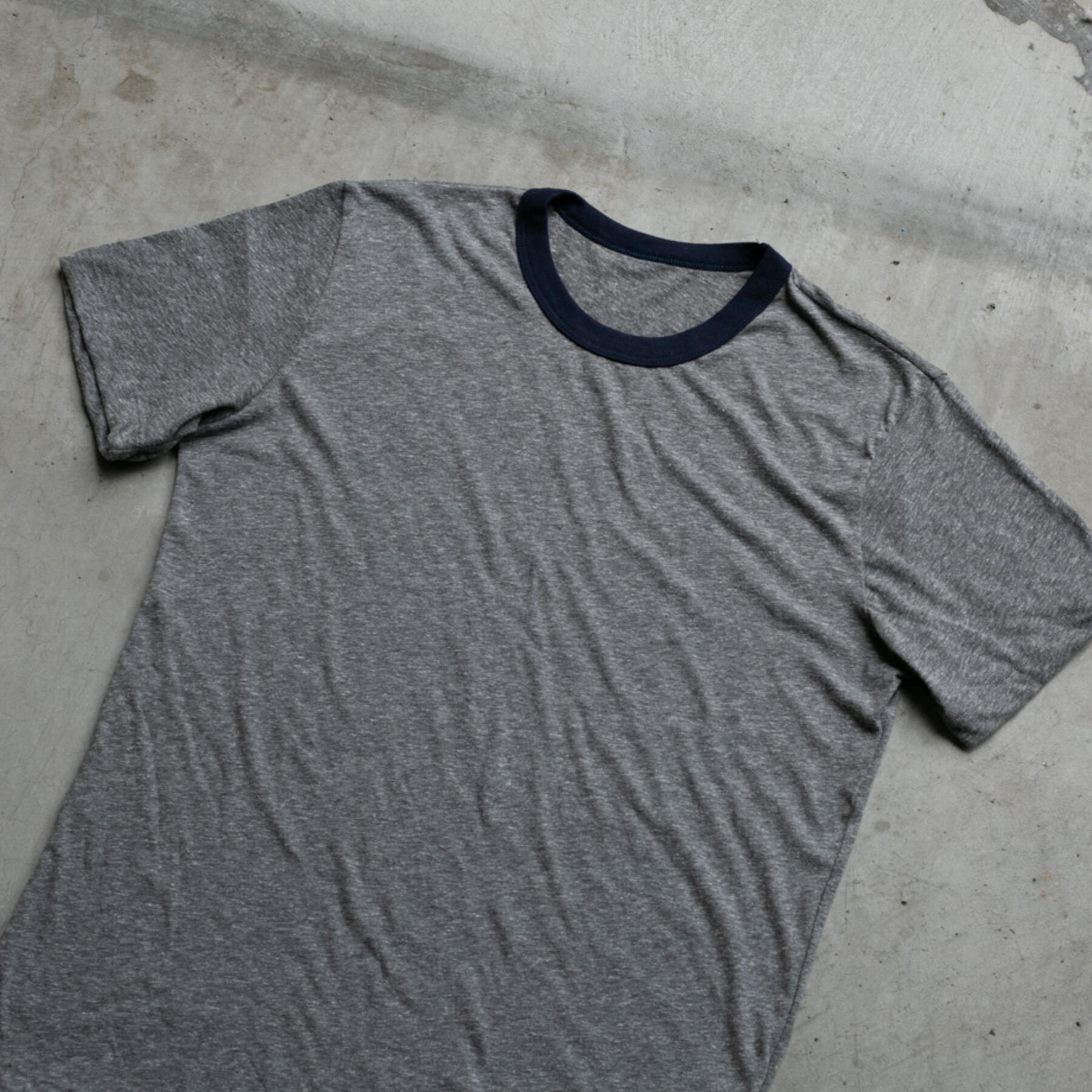 gustin heather grey navy neck t-shirt