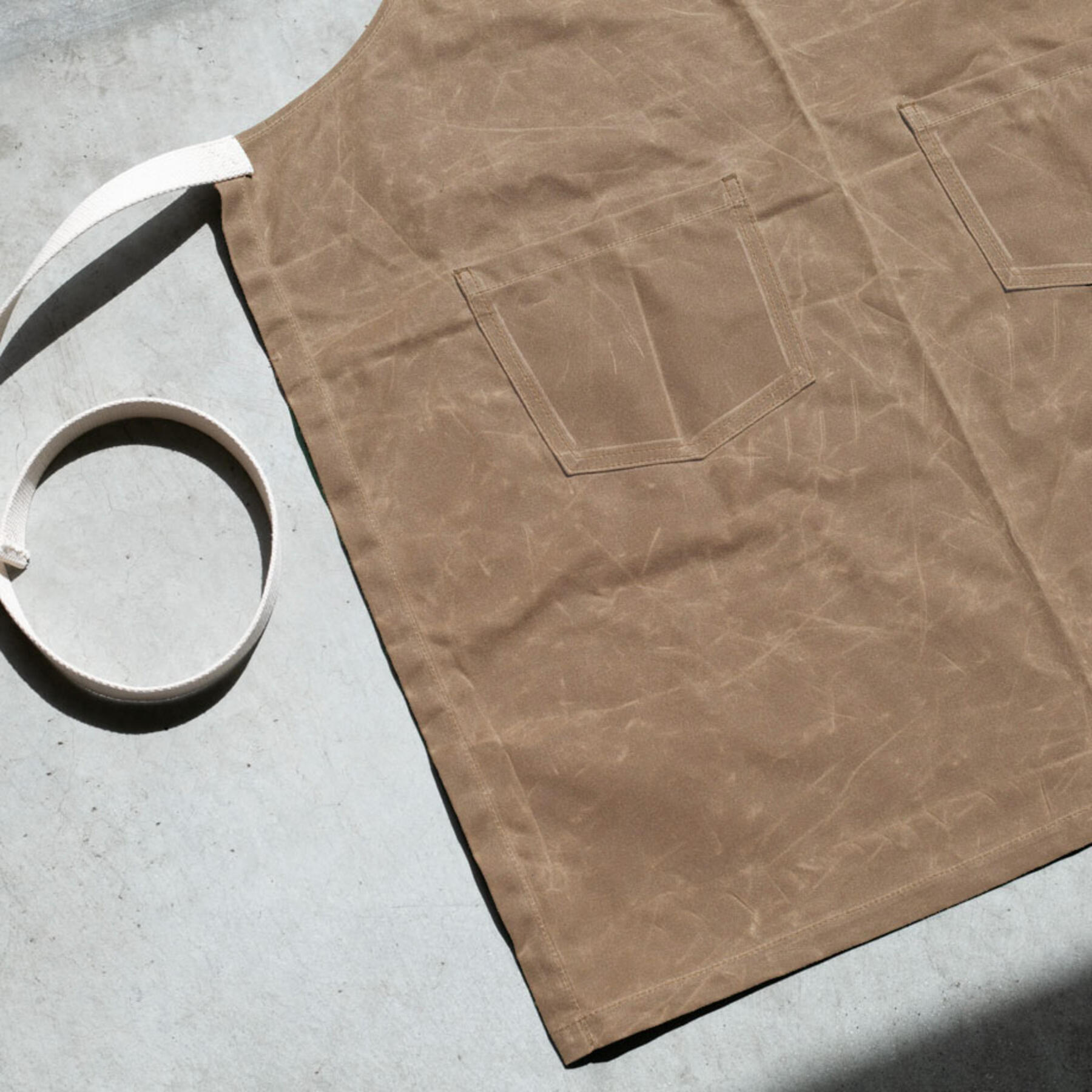 gustin waxed canvas apron - brown