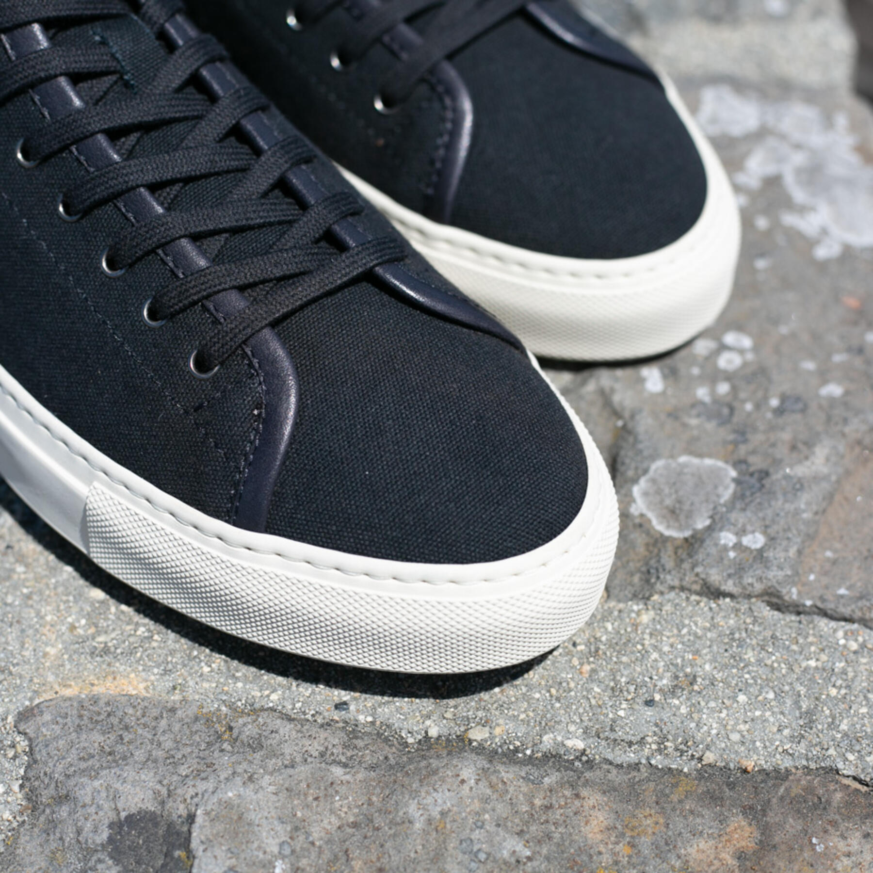 gustin black canvas high top