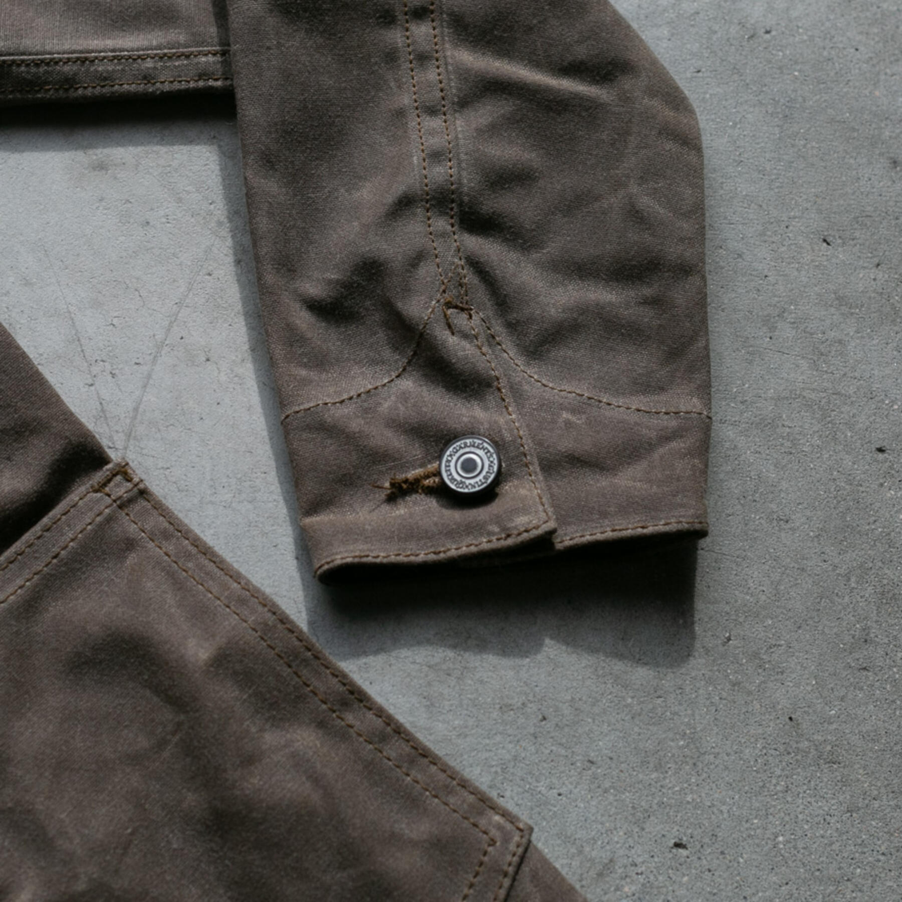 gustin #6 engineer jacket - waxed dark oak