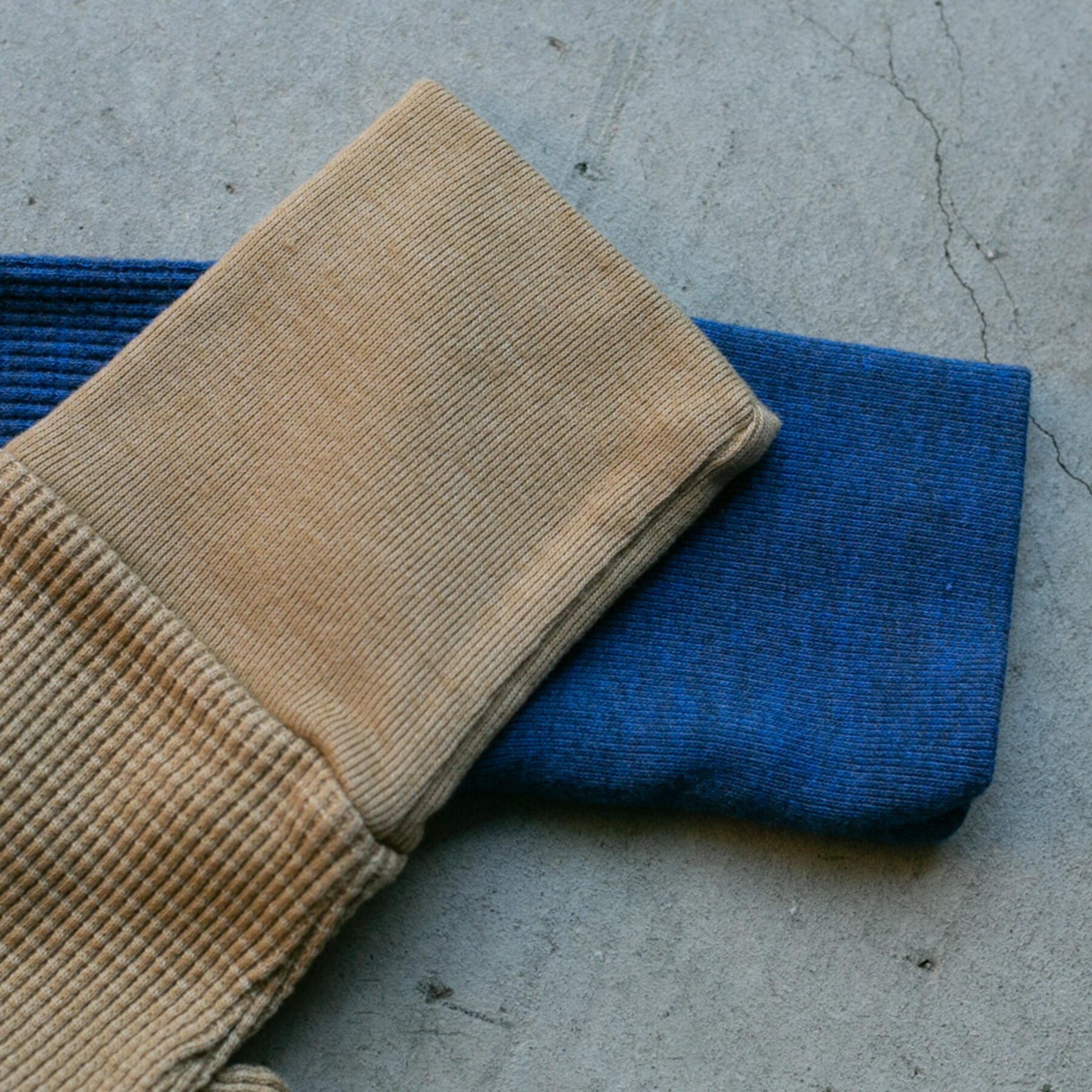 gustin waffle crewneck 2 pack (gold brown, royal blue)