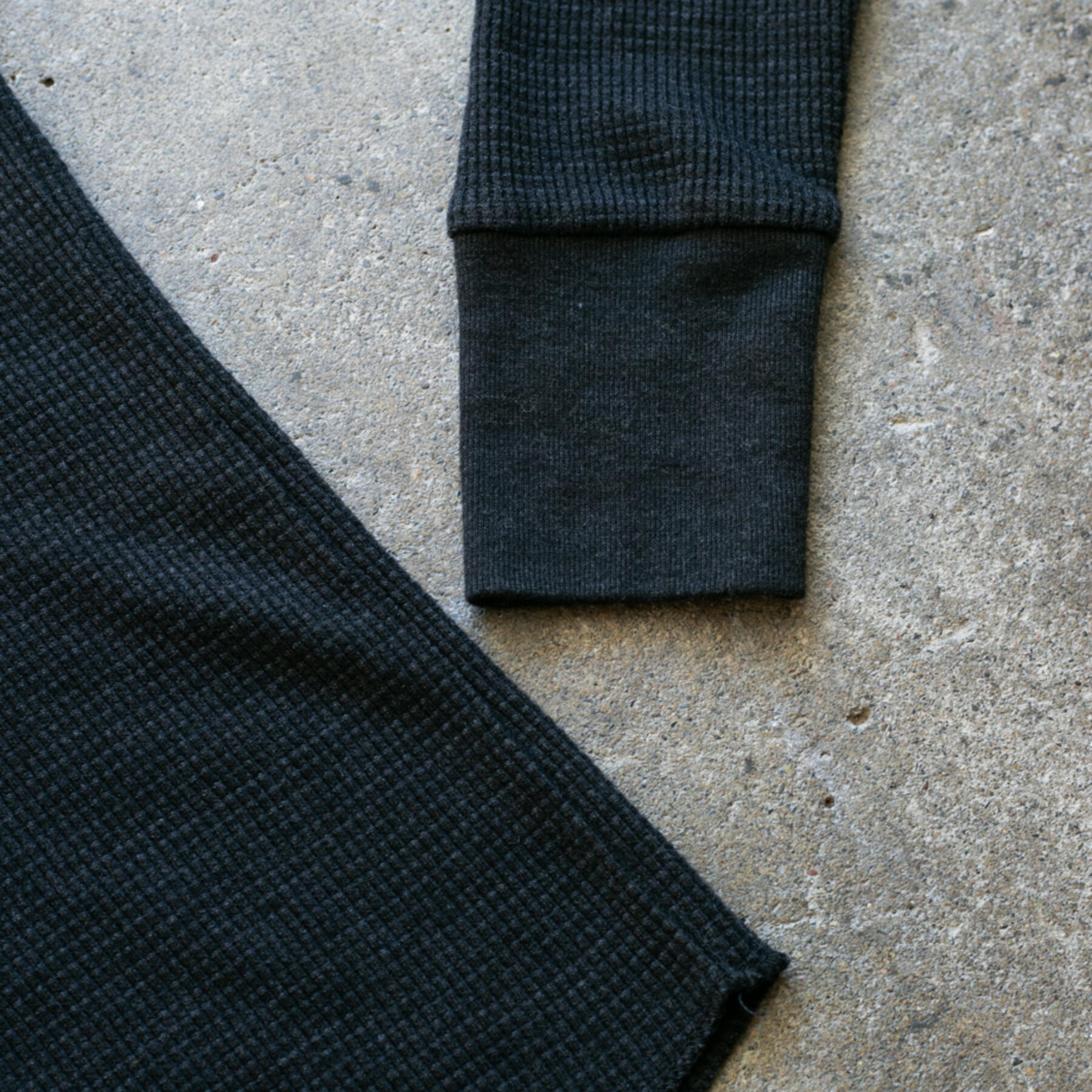 gustin waffle crewneck - black