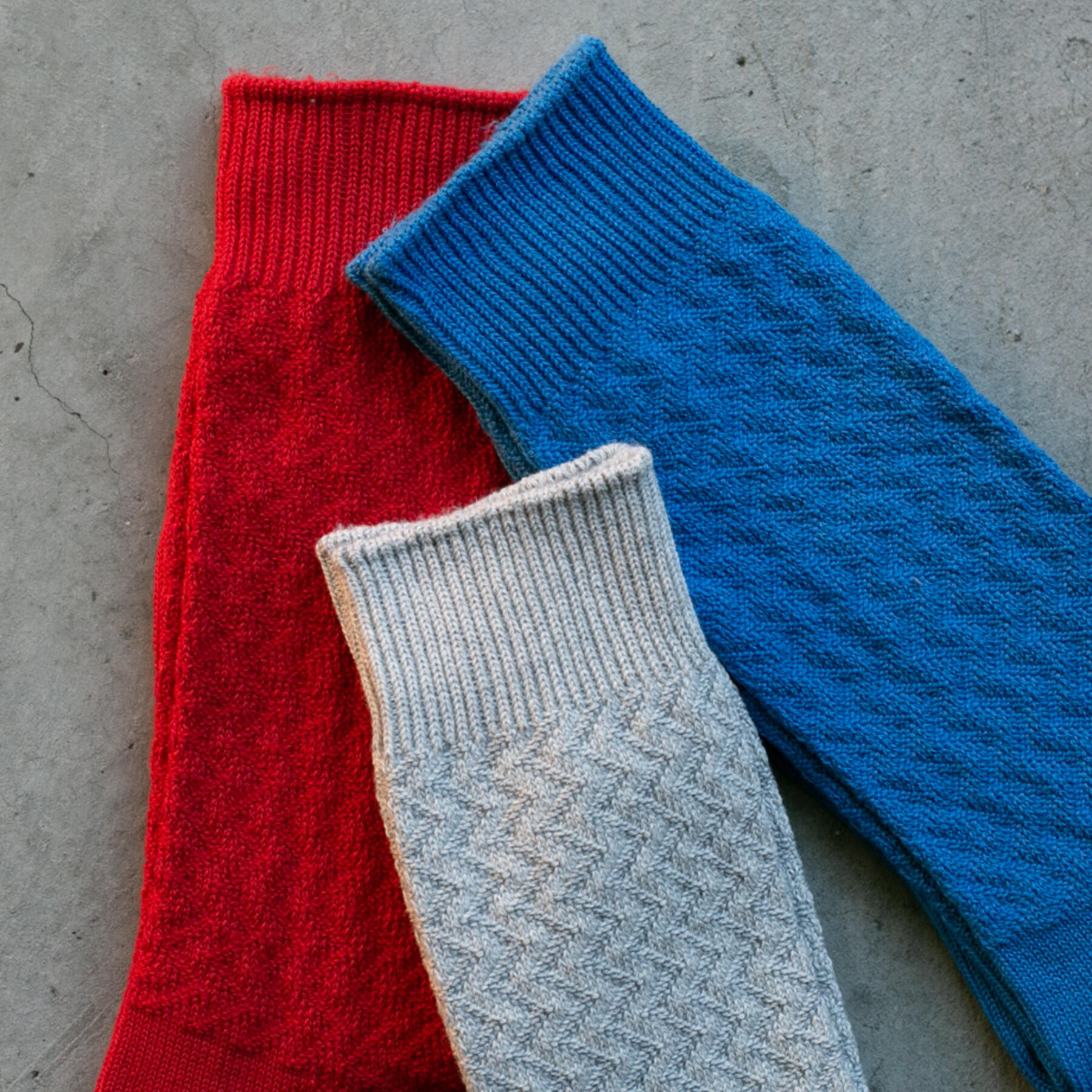 gustin japan vertical herringbone sock 3pk (red, concrete, royal)