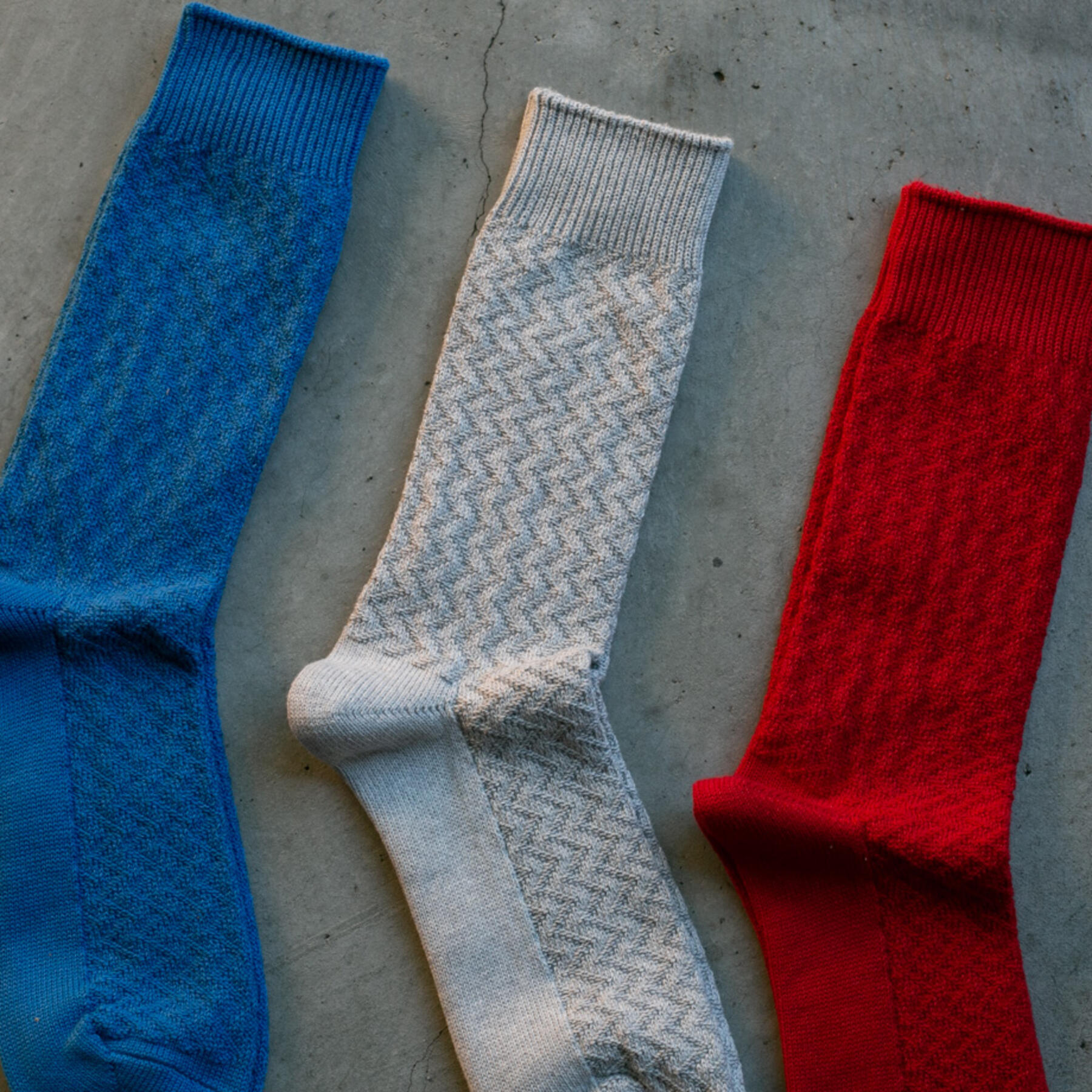 gustin japan vertical herringbone sock 3pk (red, concrete, royal)