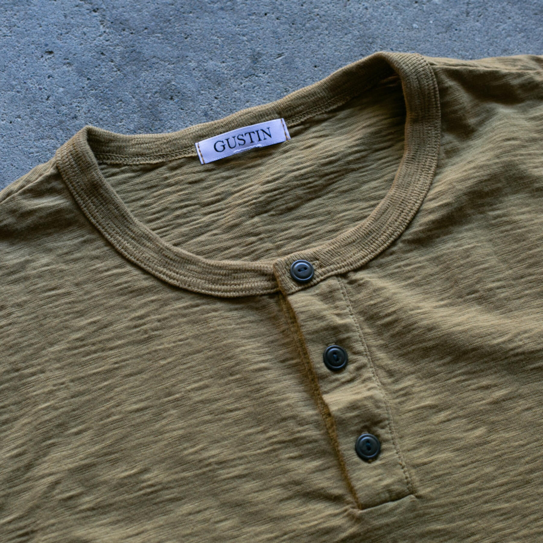 gustin big slub henley - gold