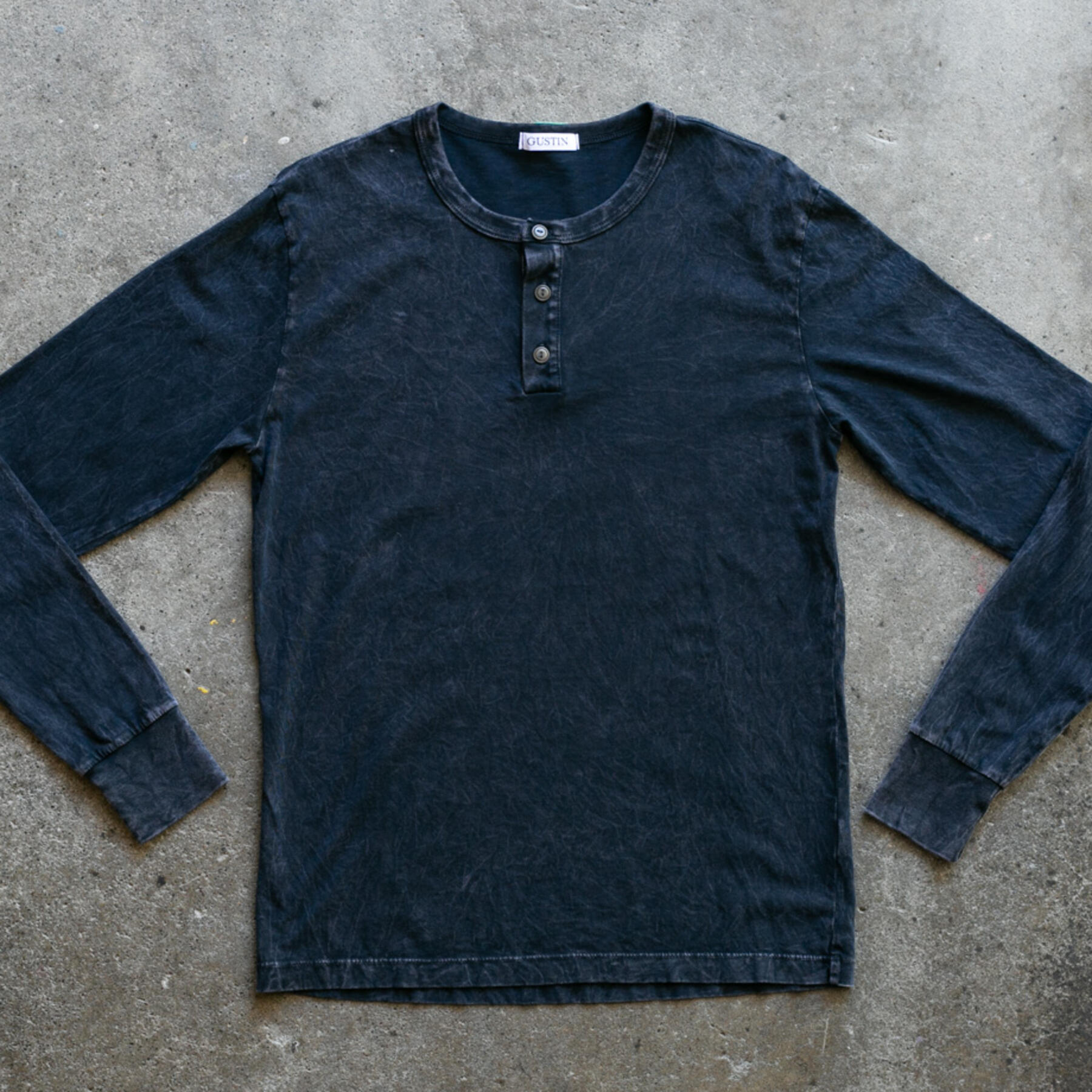 gustin mineral wash henley - black