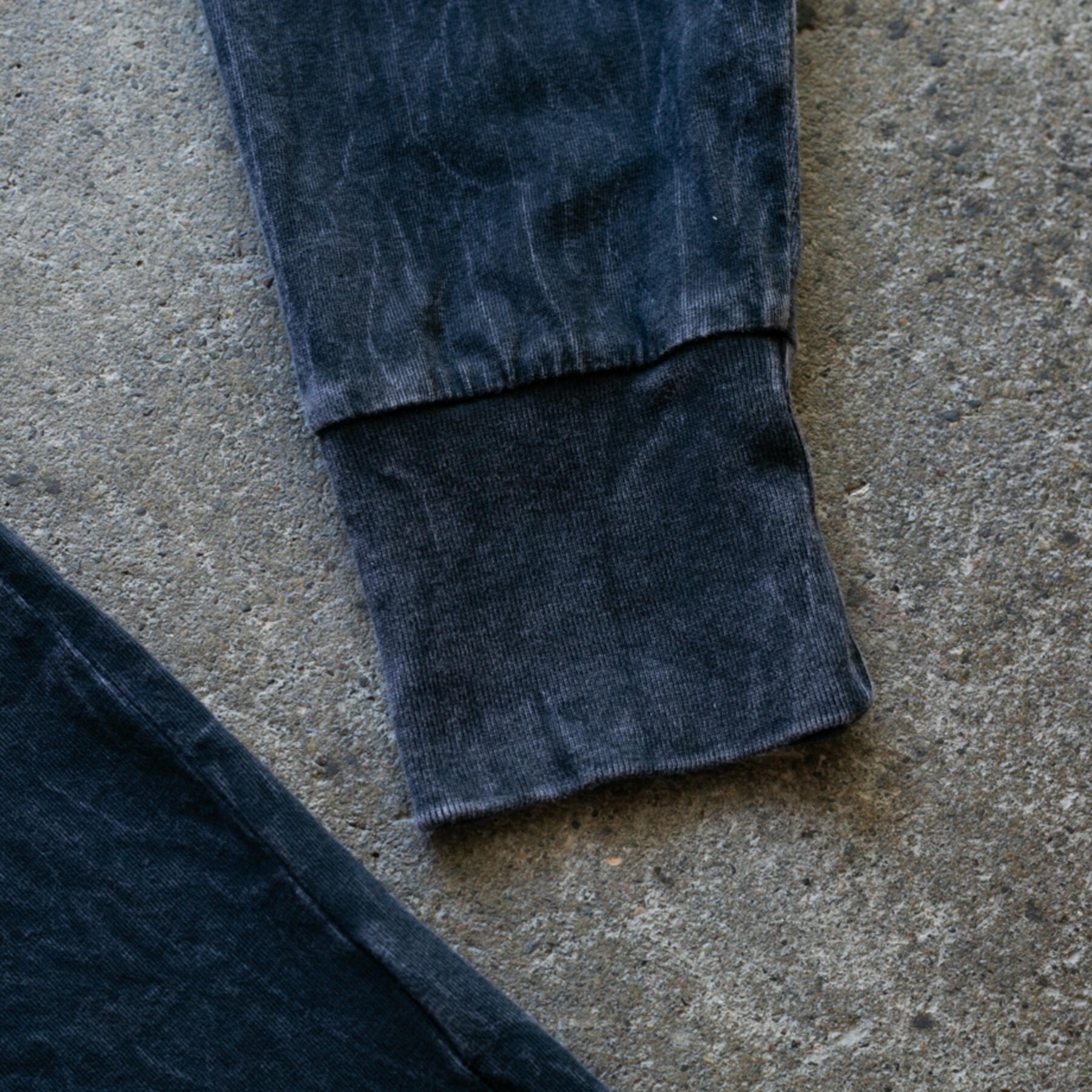 gustin mineral wash henley - black