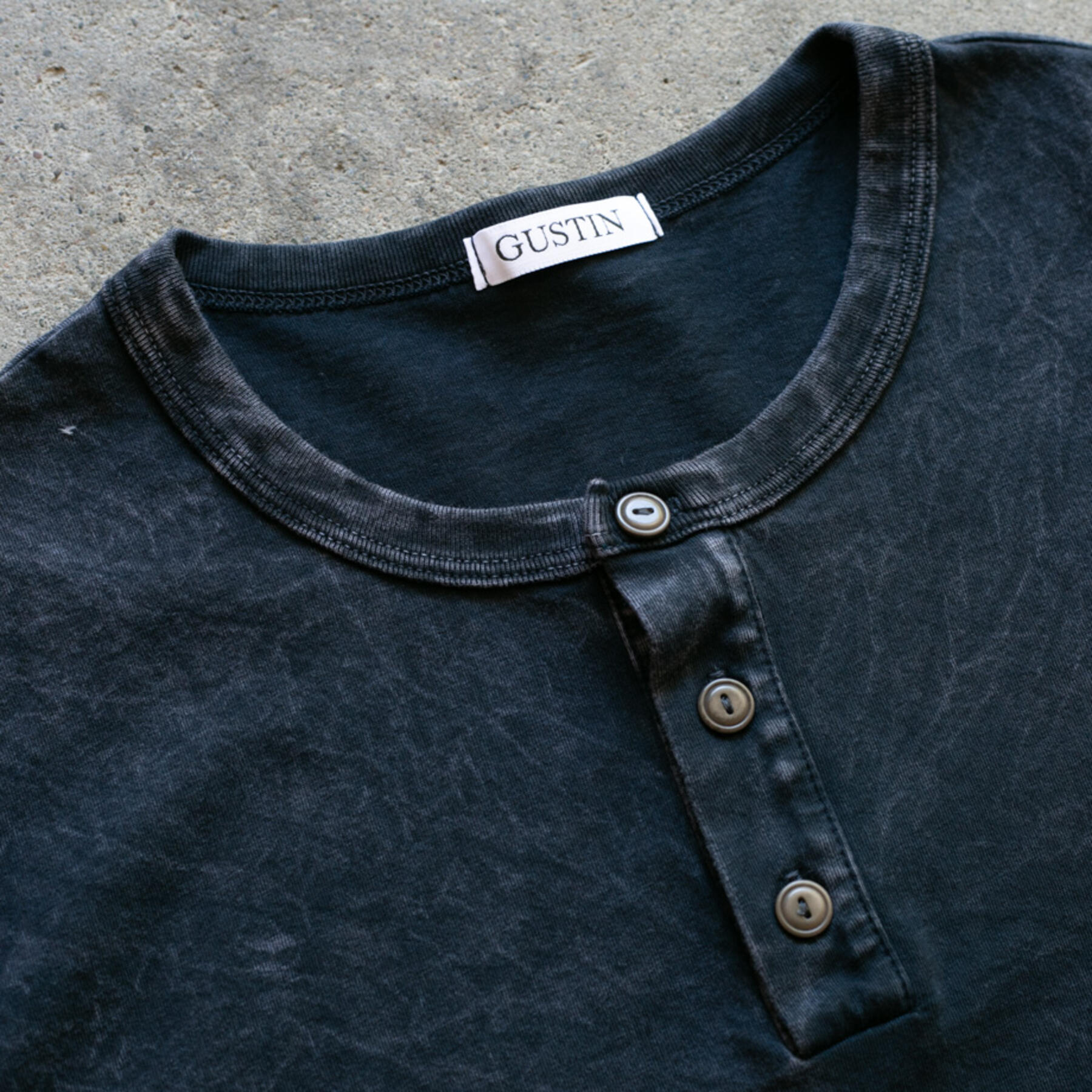 gustin mineral wash henley - black